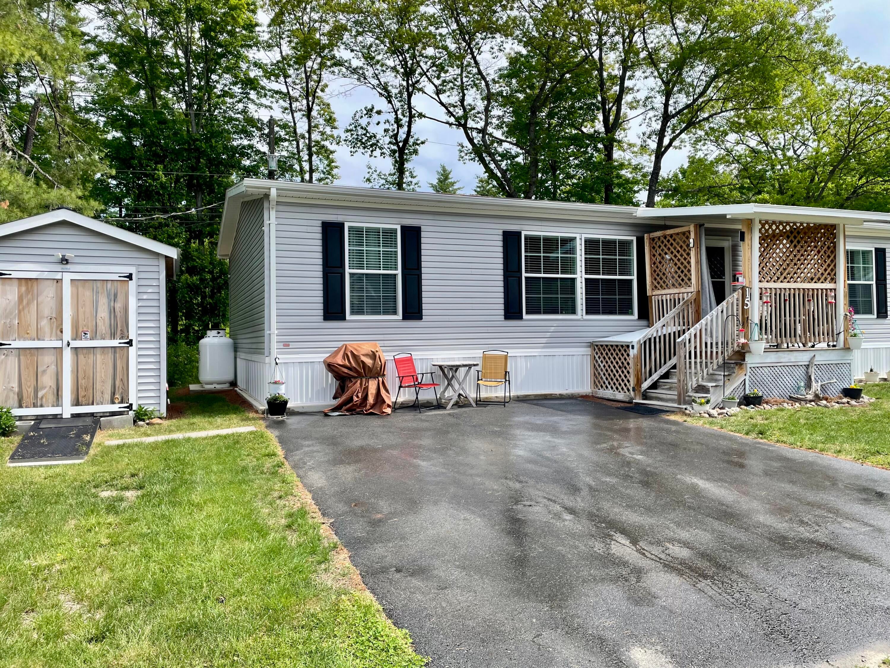 15 Iris Court — photo