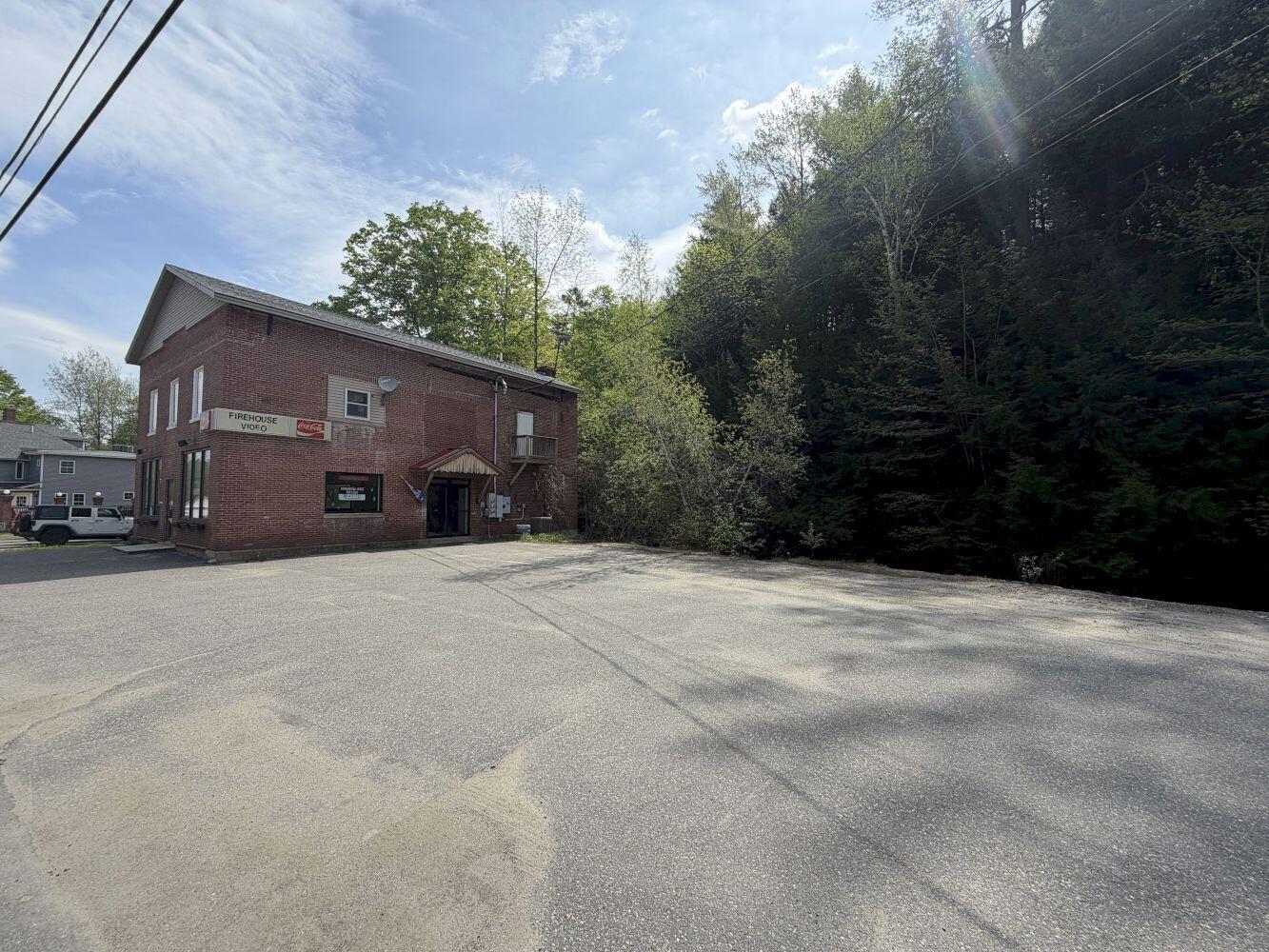 525 Main Street — photo