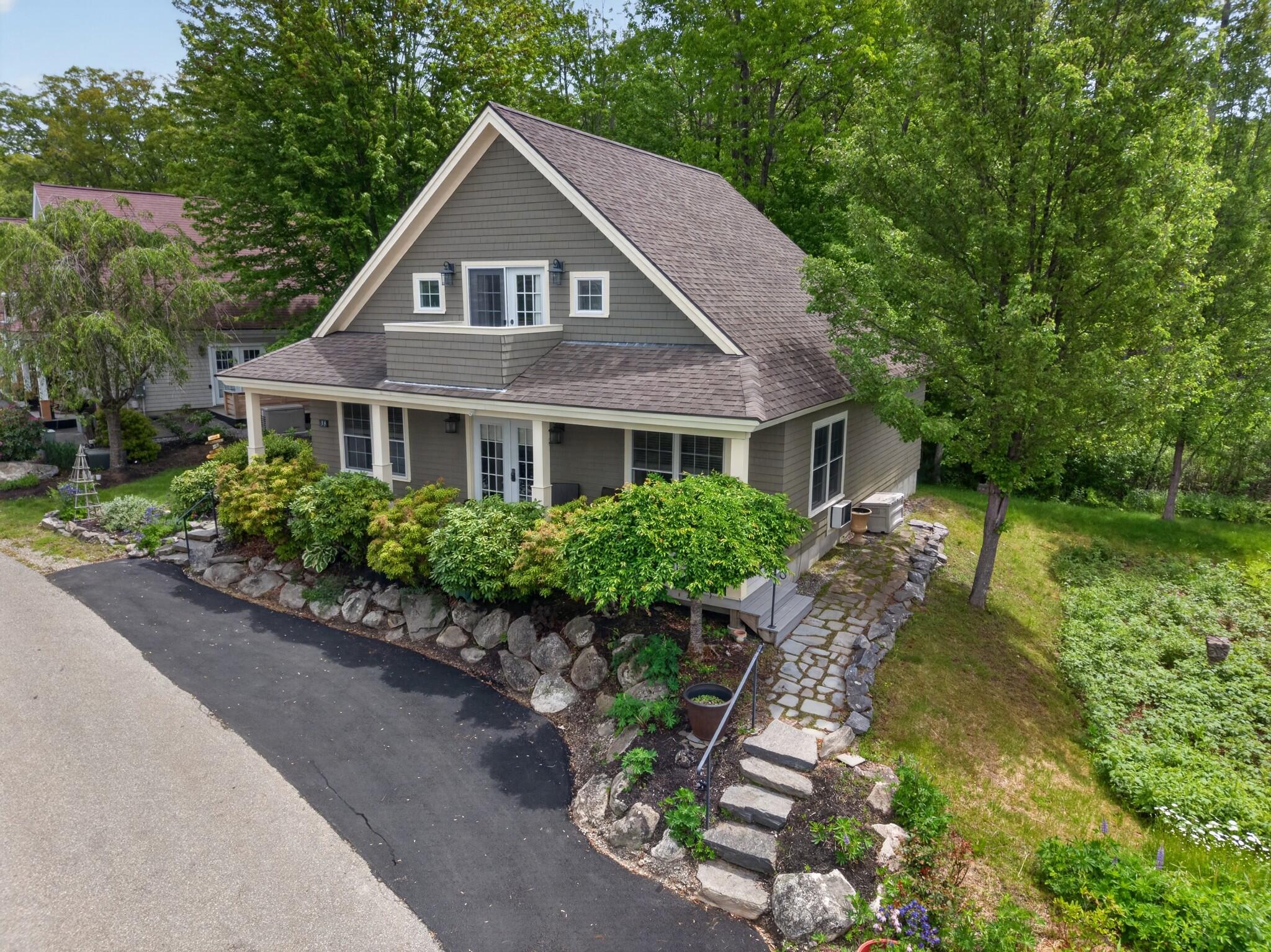 38 West Island Way 605 — photo