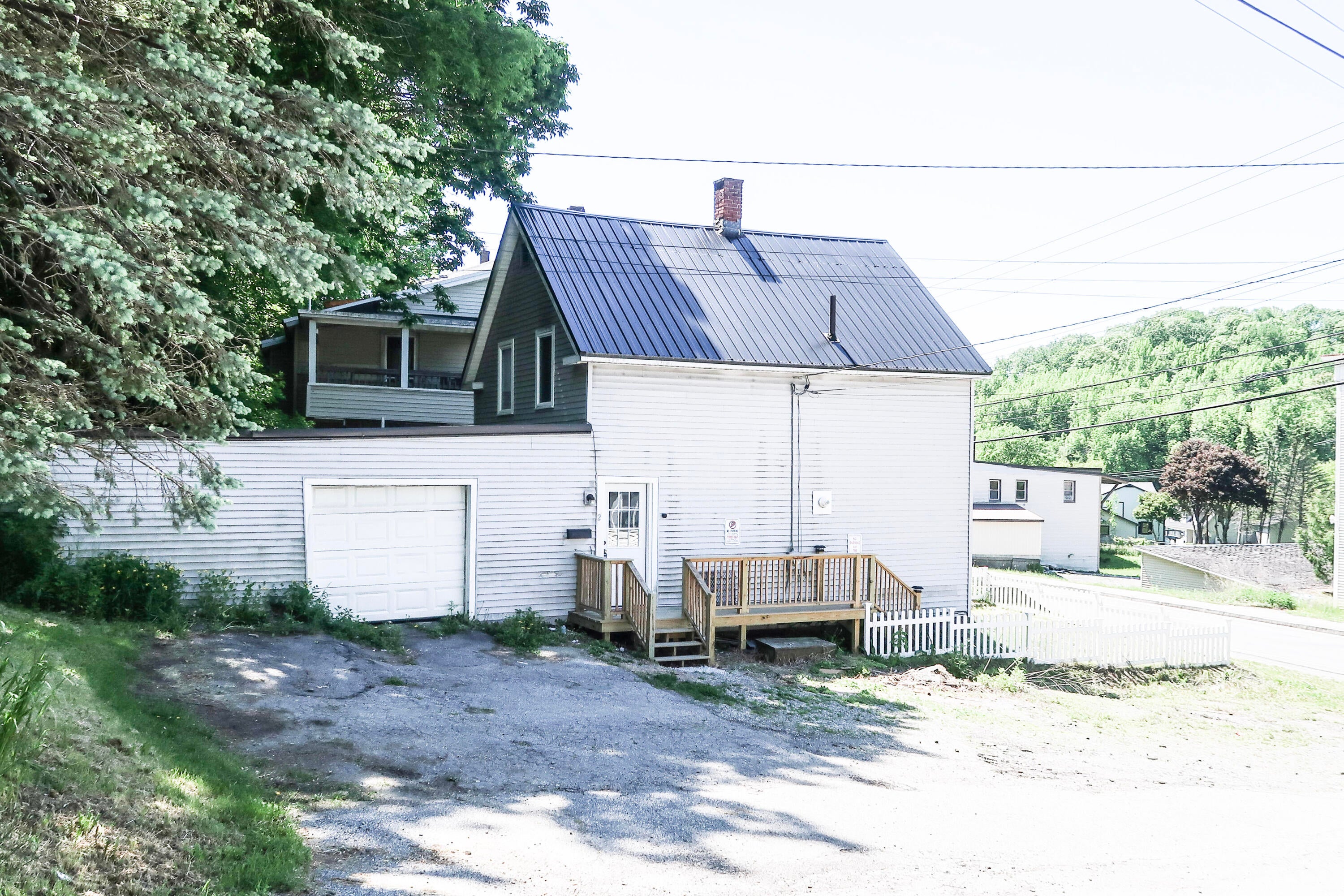 2 Debras Place — photo