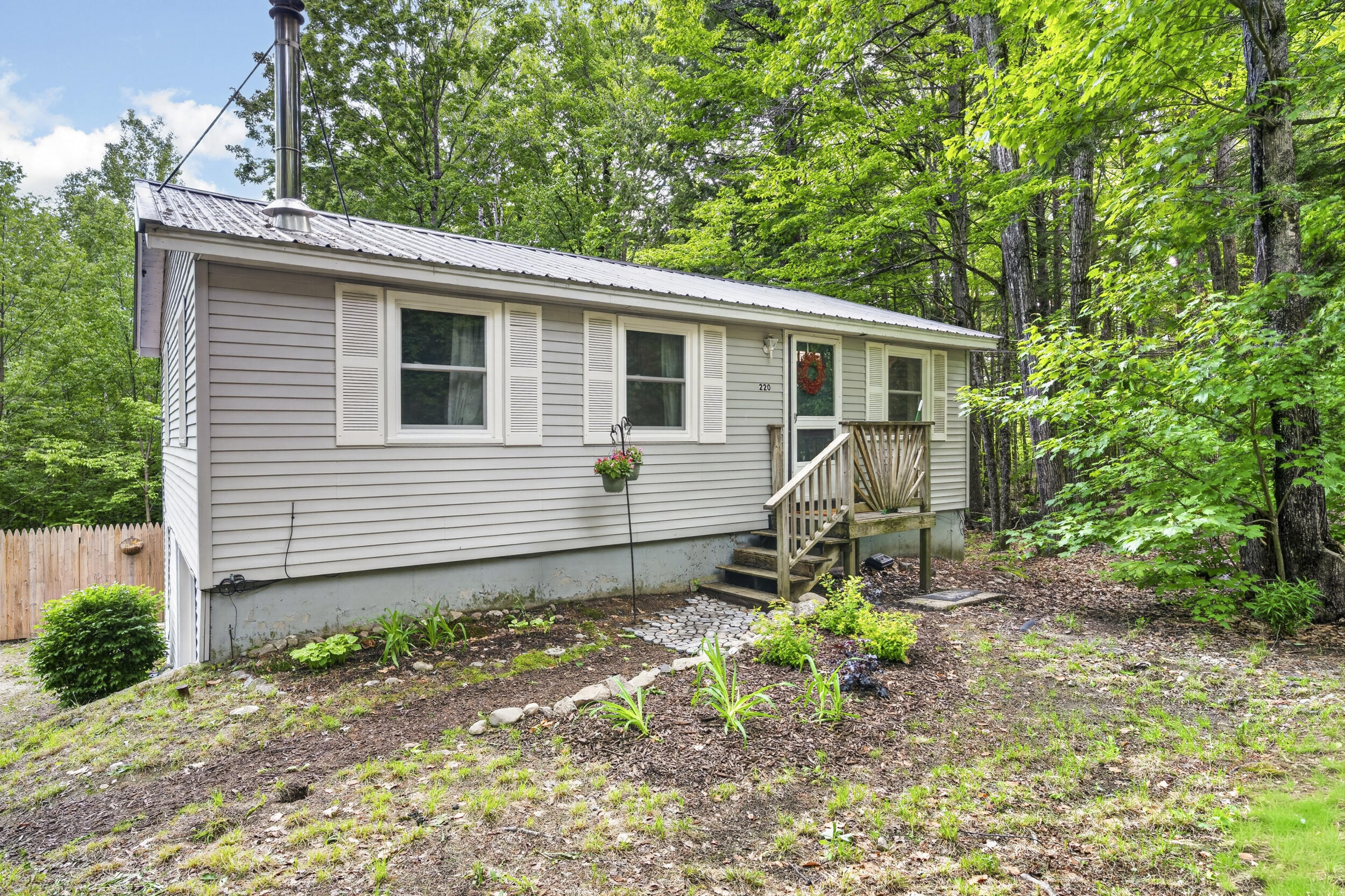 220 Knights Hill Road — photo