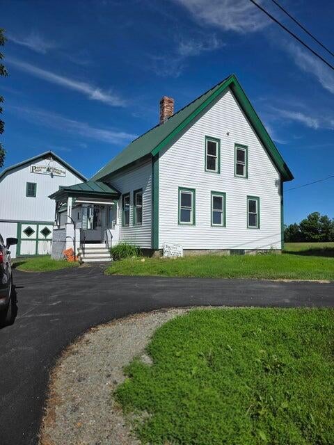 696 Center Road — photo