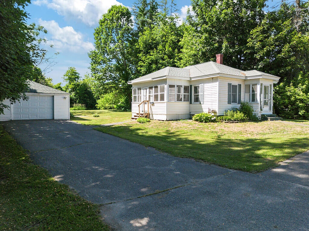344 Benton Avenue — photo