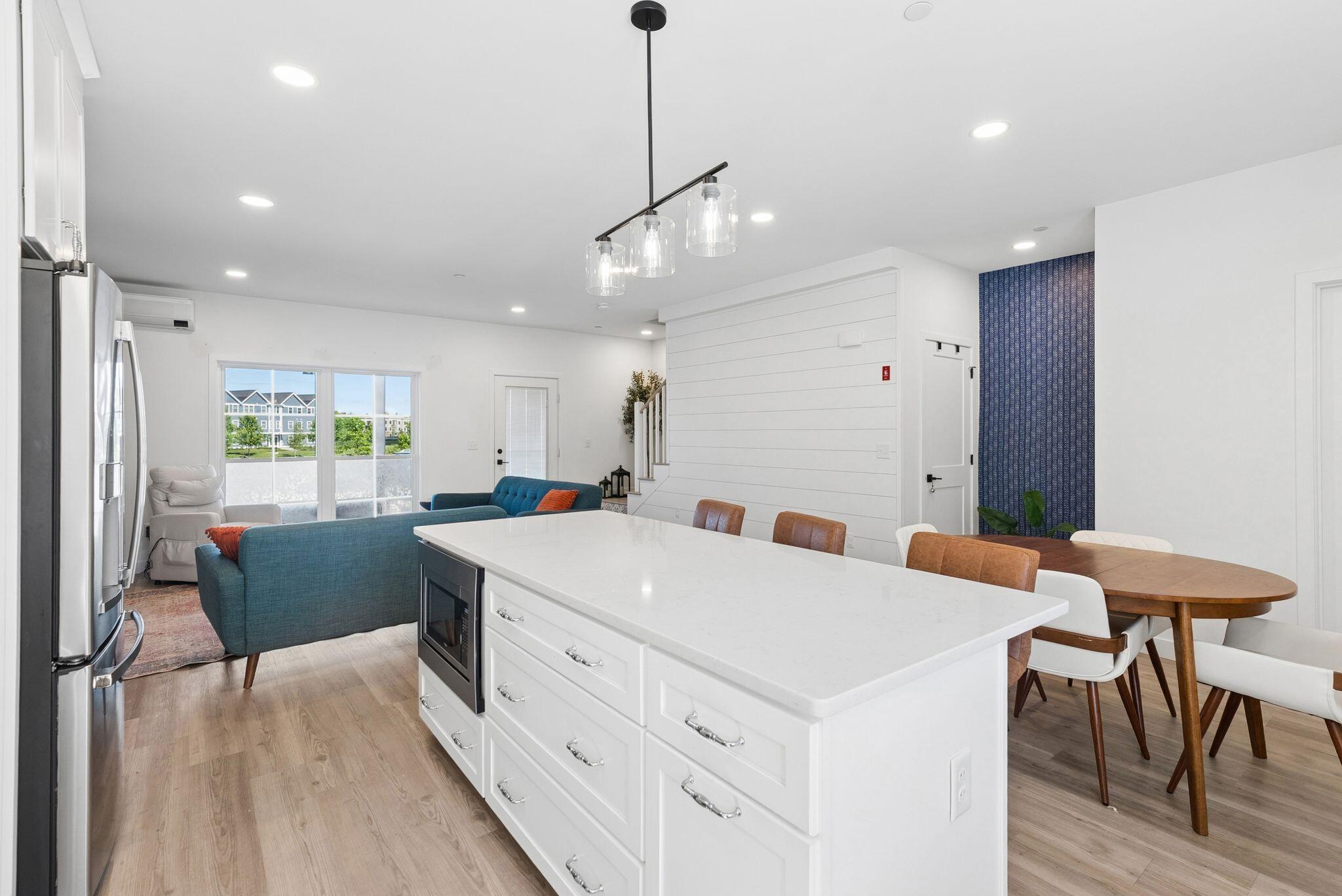 23 Frontrunner Way B-1B — photo