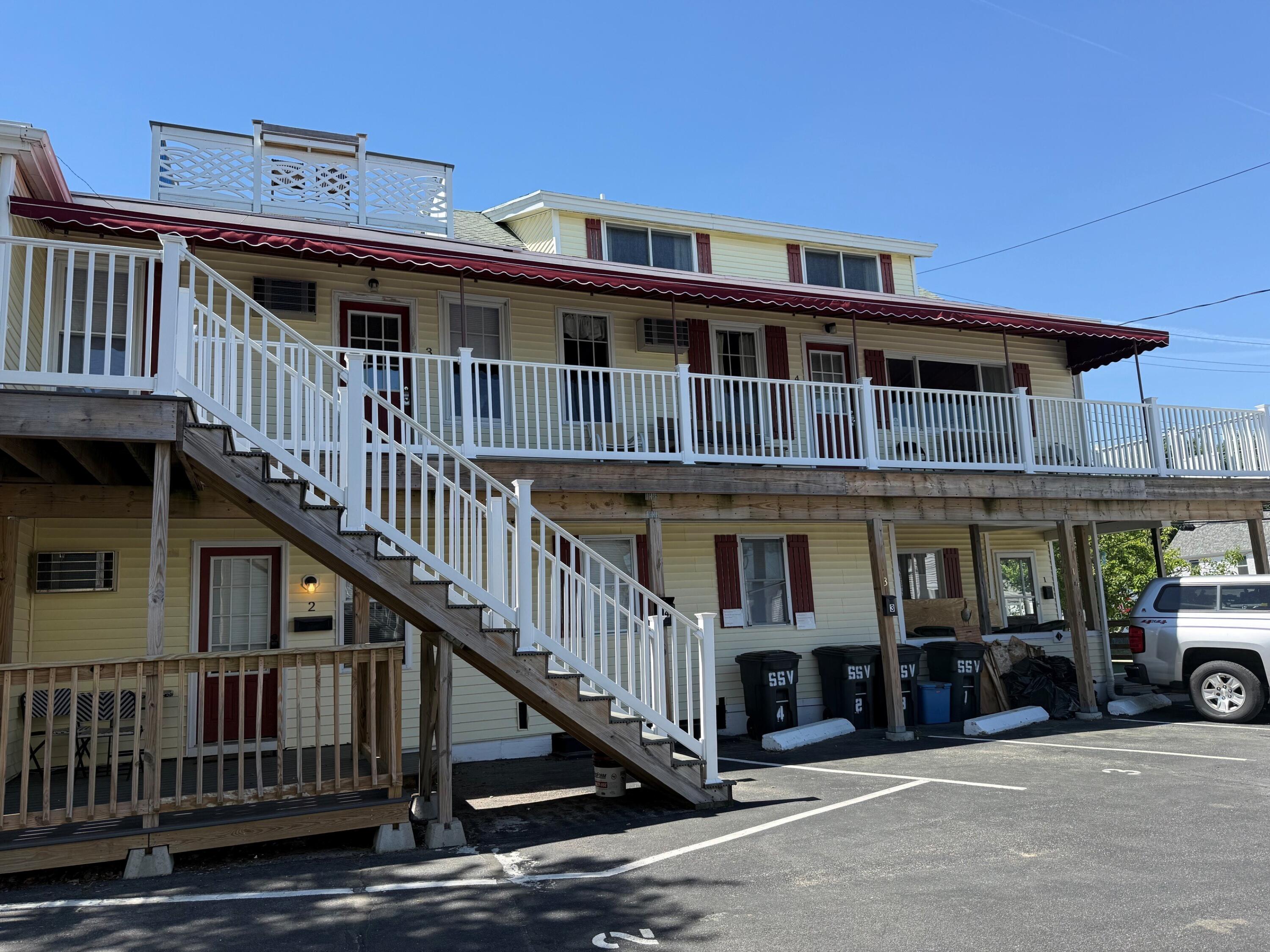 15 Bay Avenue 4 — photo