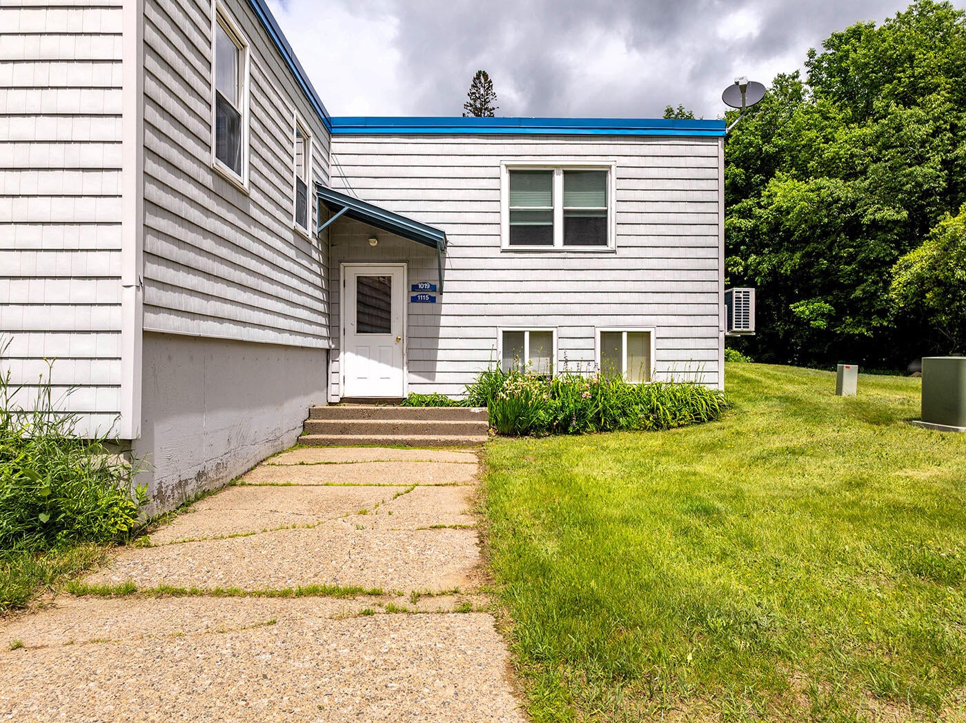 1115 Valley Crossing 1115 — photo