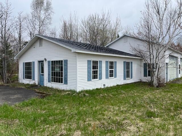 443 Caribou Road — photo