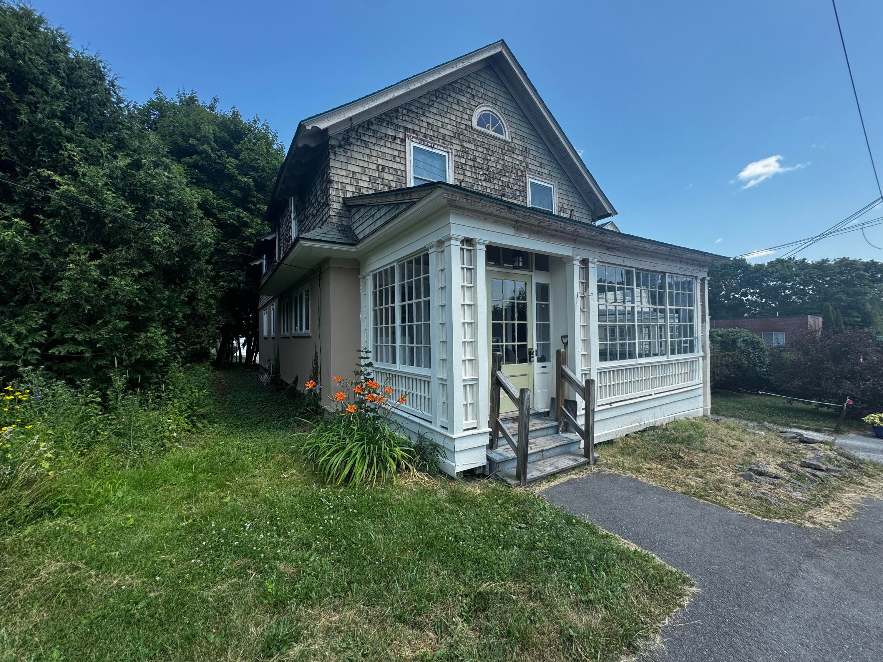 215 French Street — photo