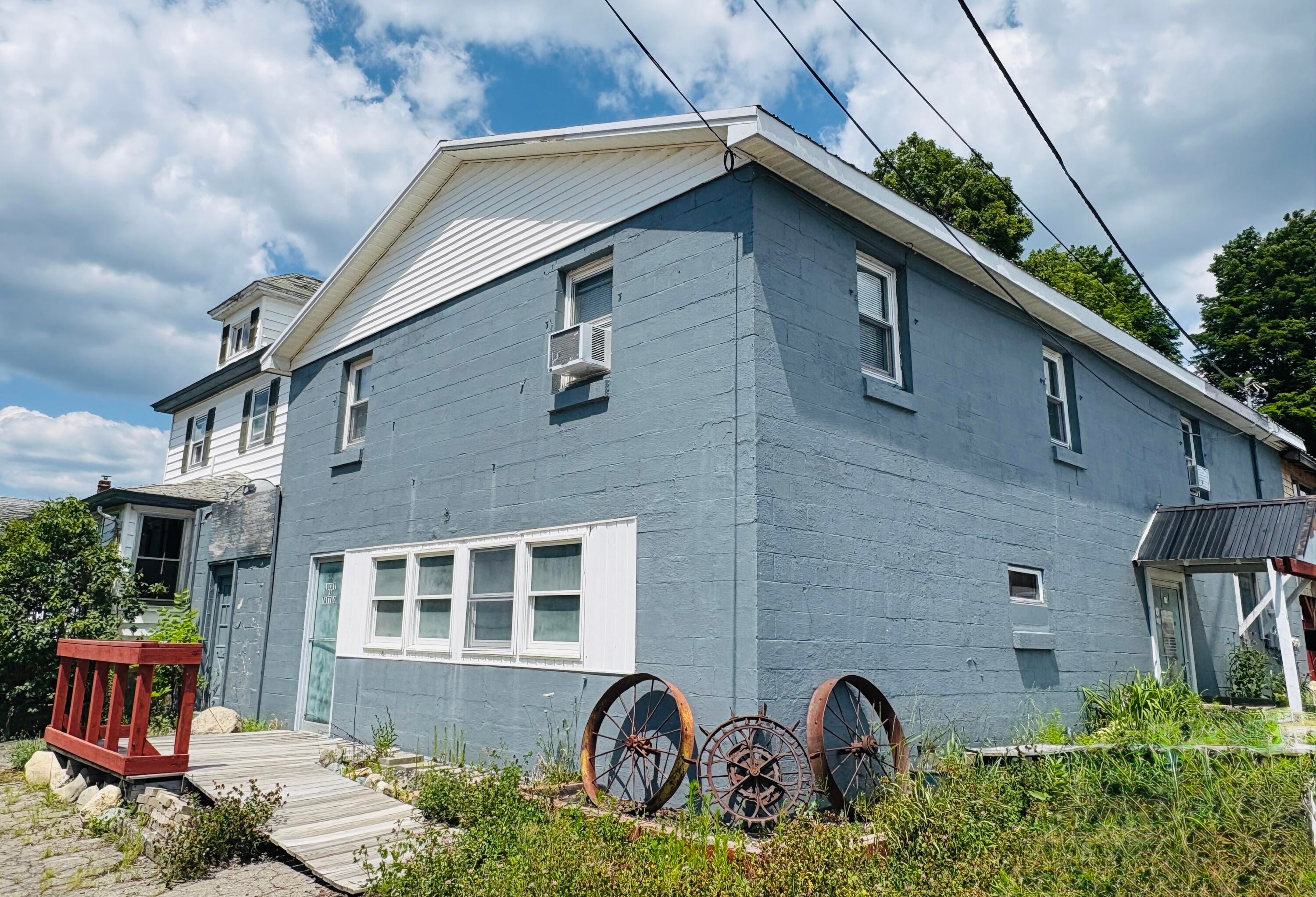 101 Main Street — photo