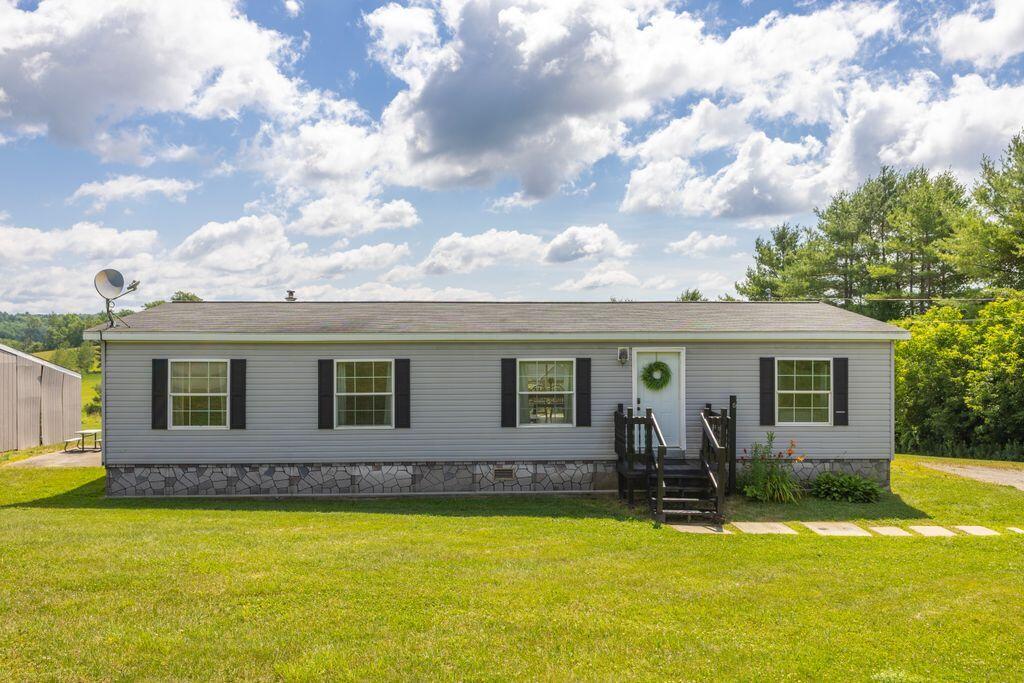 18 Riverside Terrace, Sidney, ME 04330