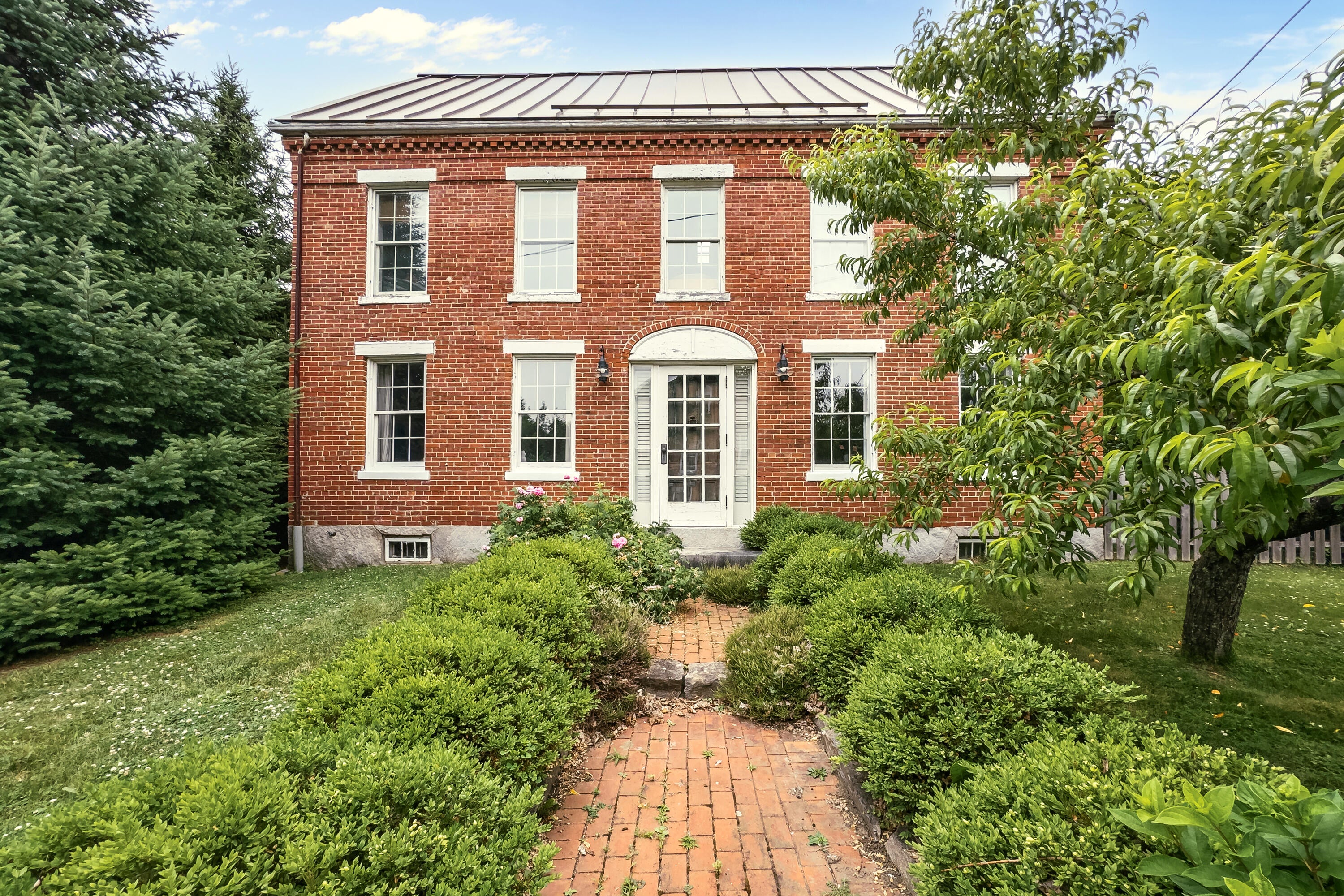 28 Pleasant Street — photo