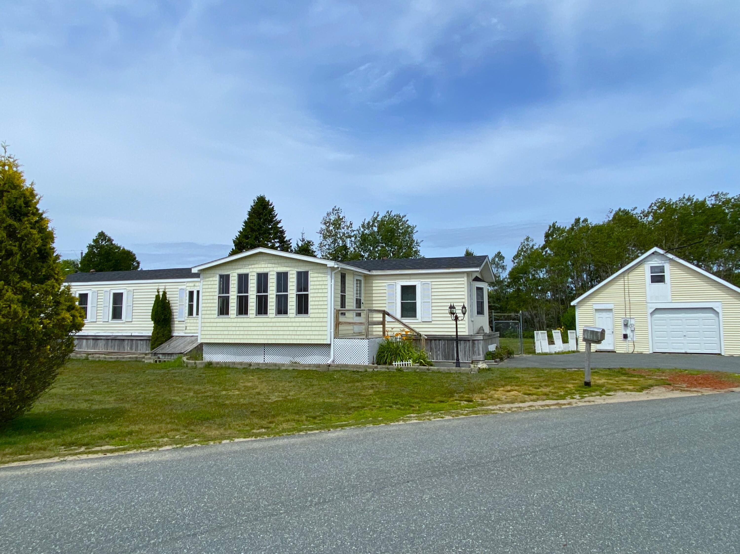 61 Hillcrest Drive — photo