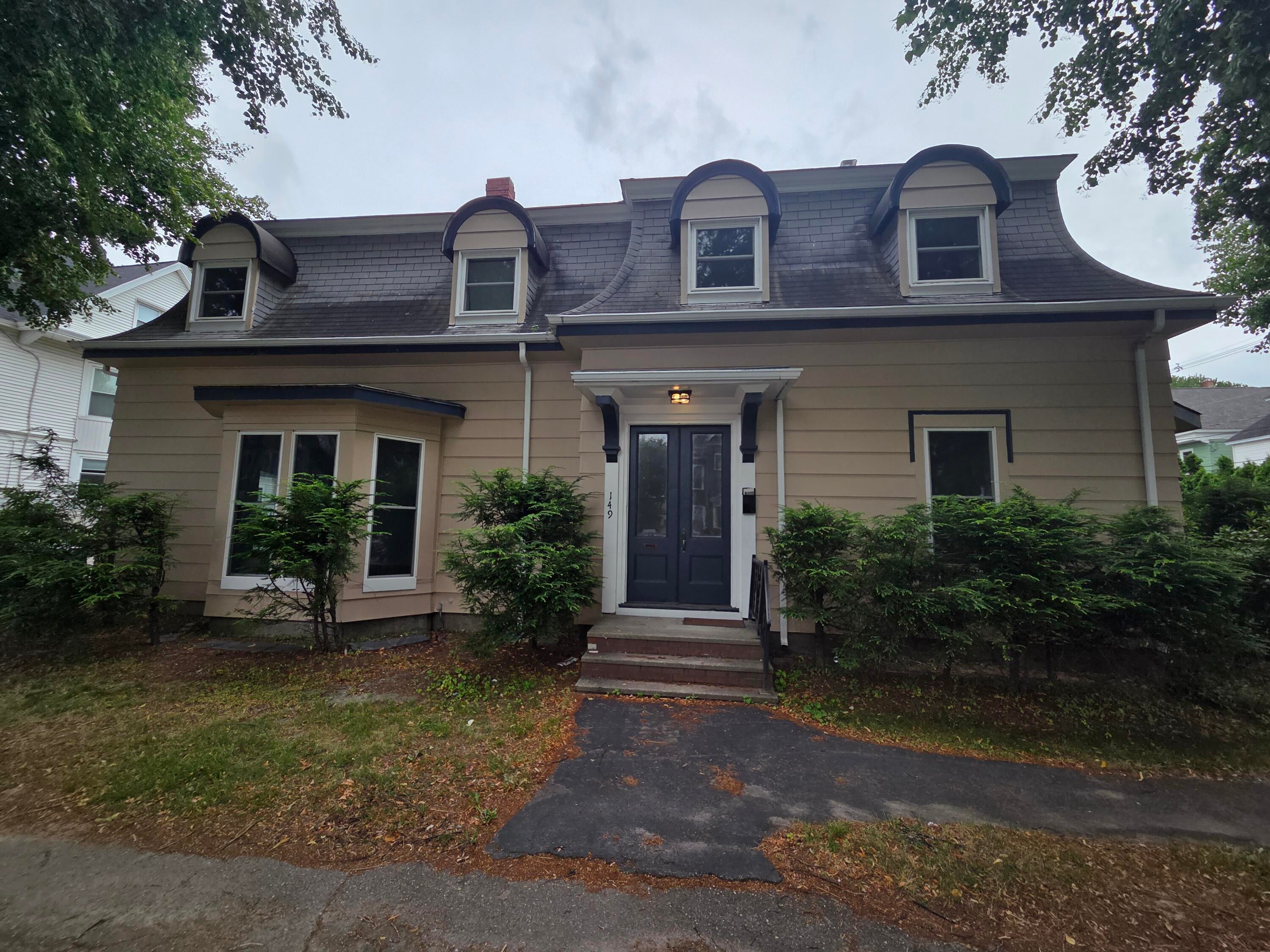 149 College Street — photo