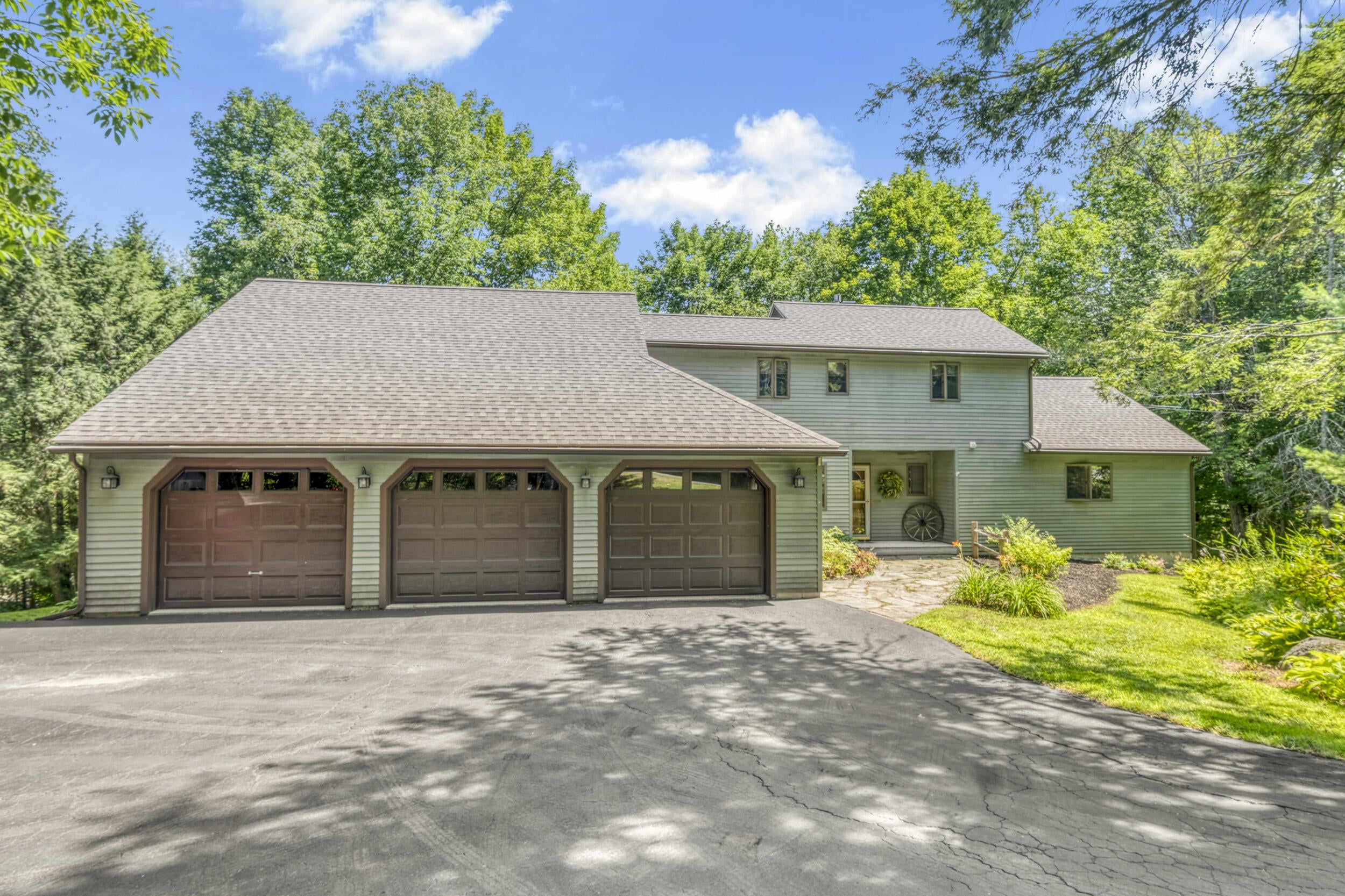 77 Wedgewood Drive — photo