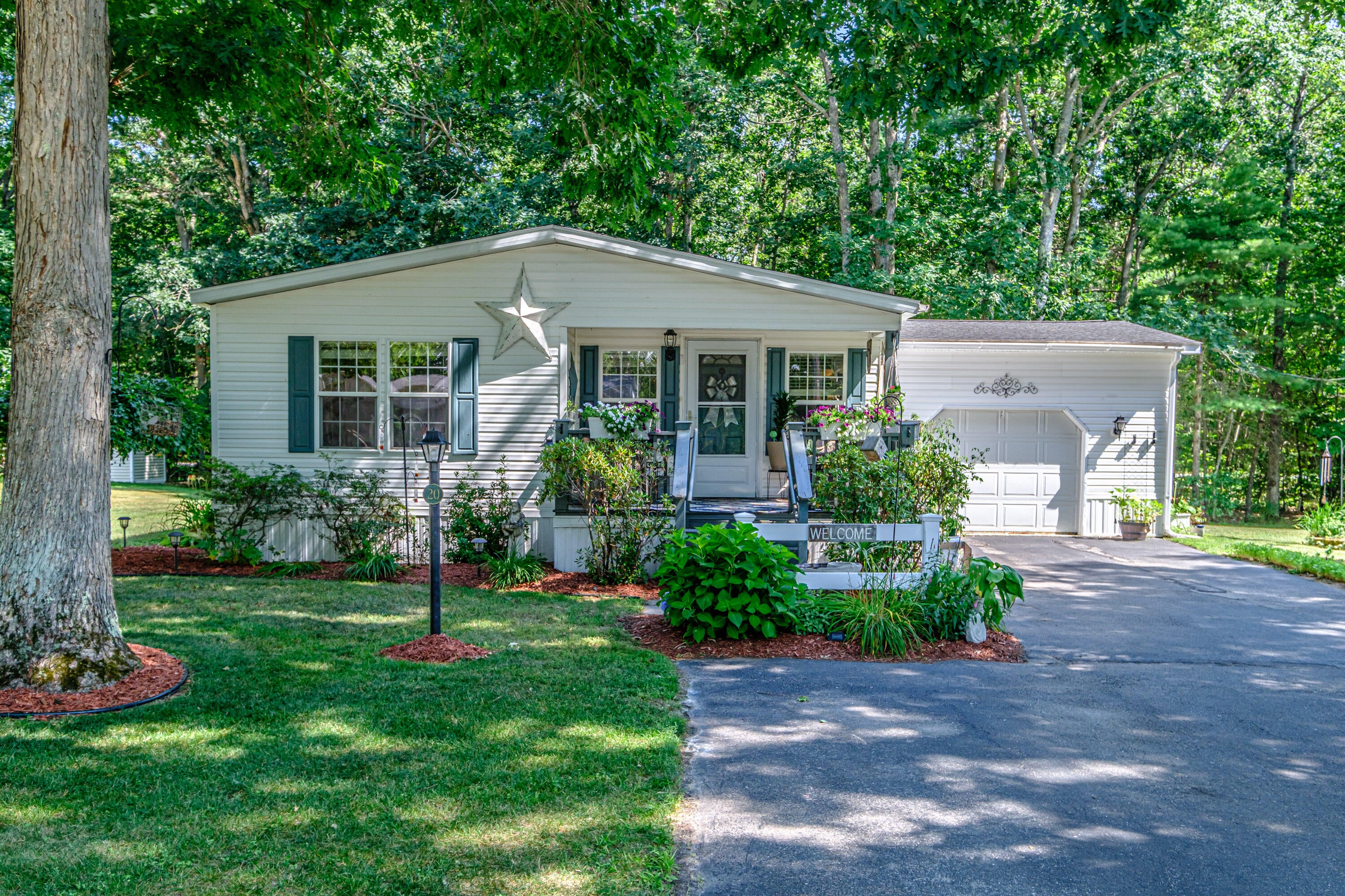 20 Chickadee Drive — photo