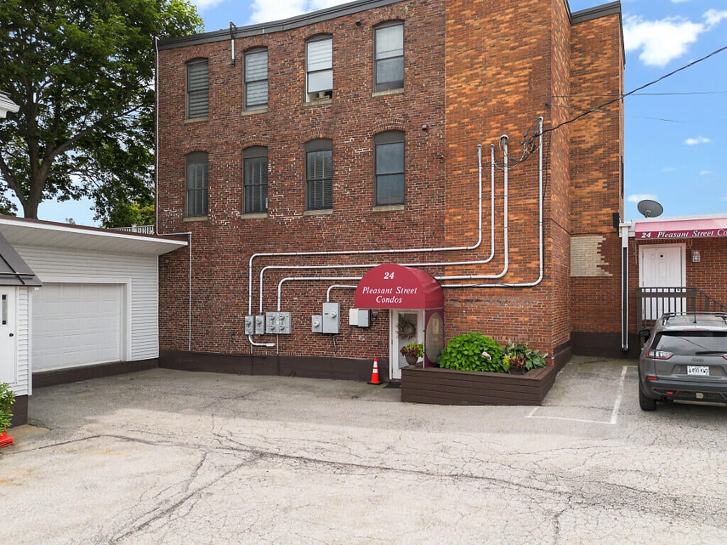 24 Pleasant Street 1 — photo