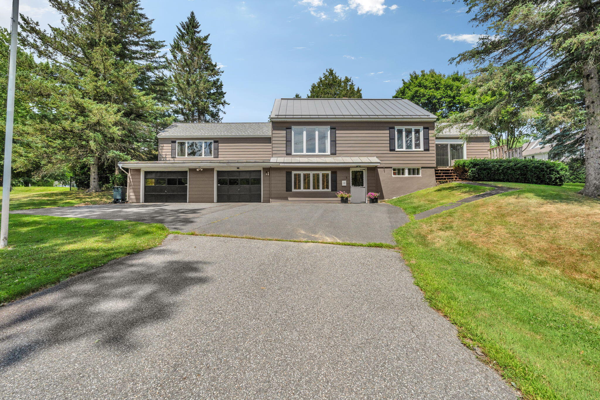 5 W River Road — photo