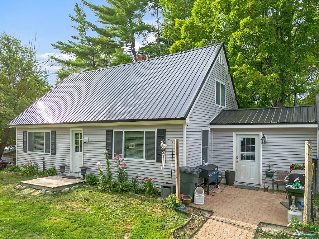 350 Madawaska Road — photo