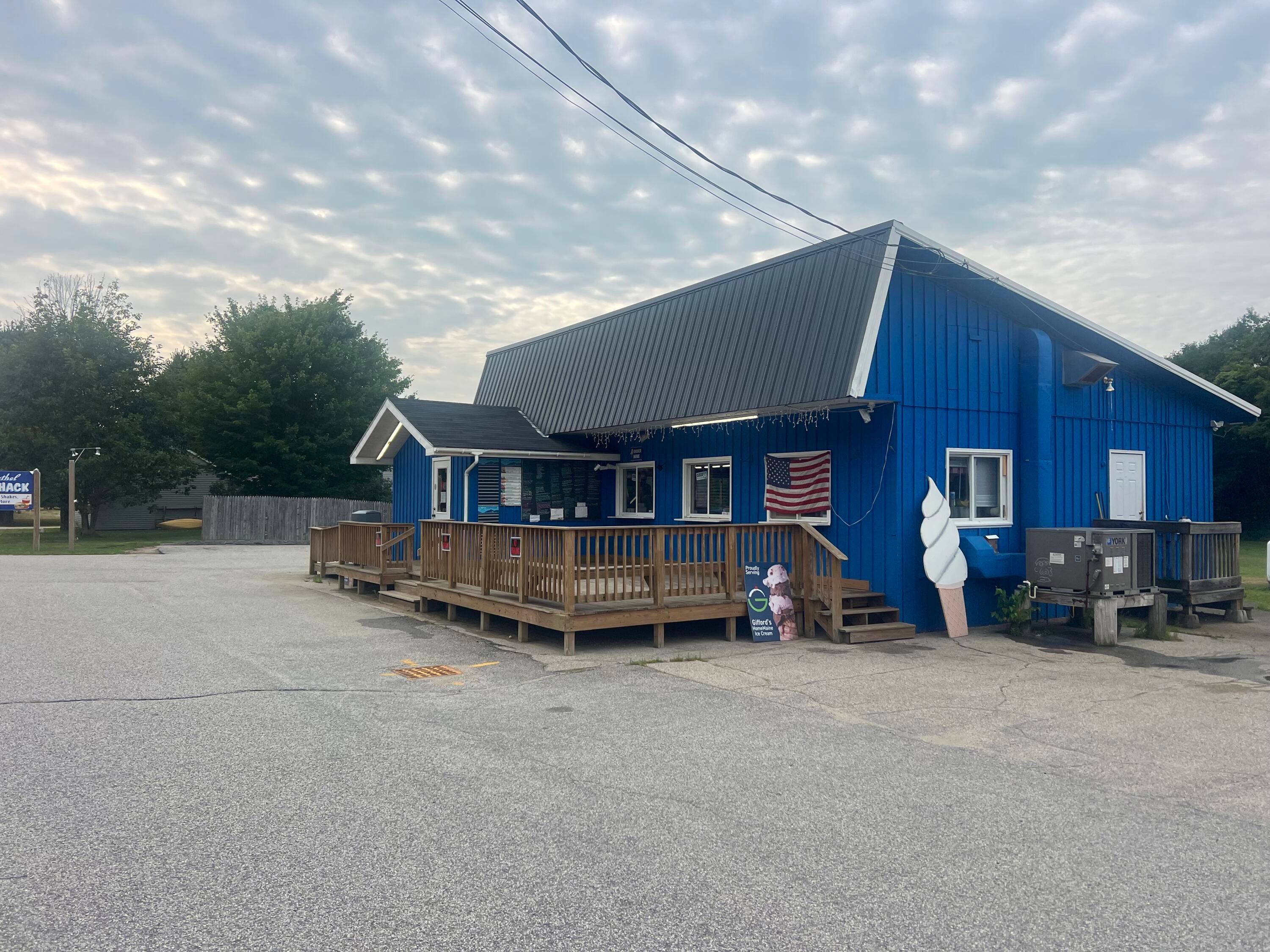 156 W Bethel Road — photo