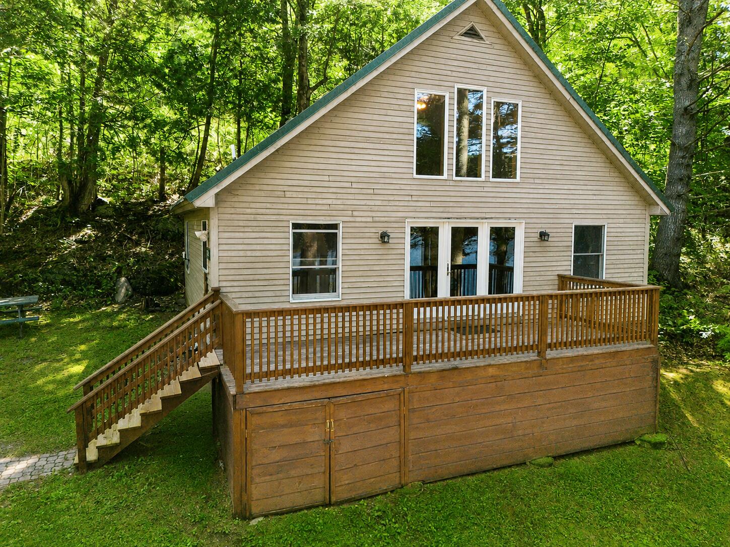 1 Lakeside Drive — photo