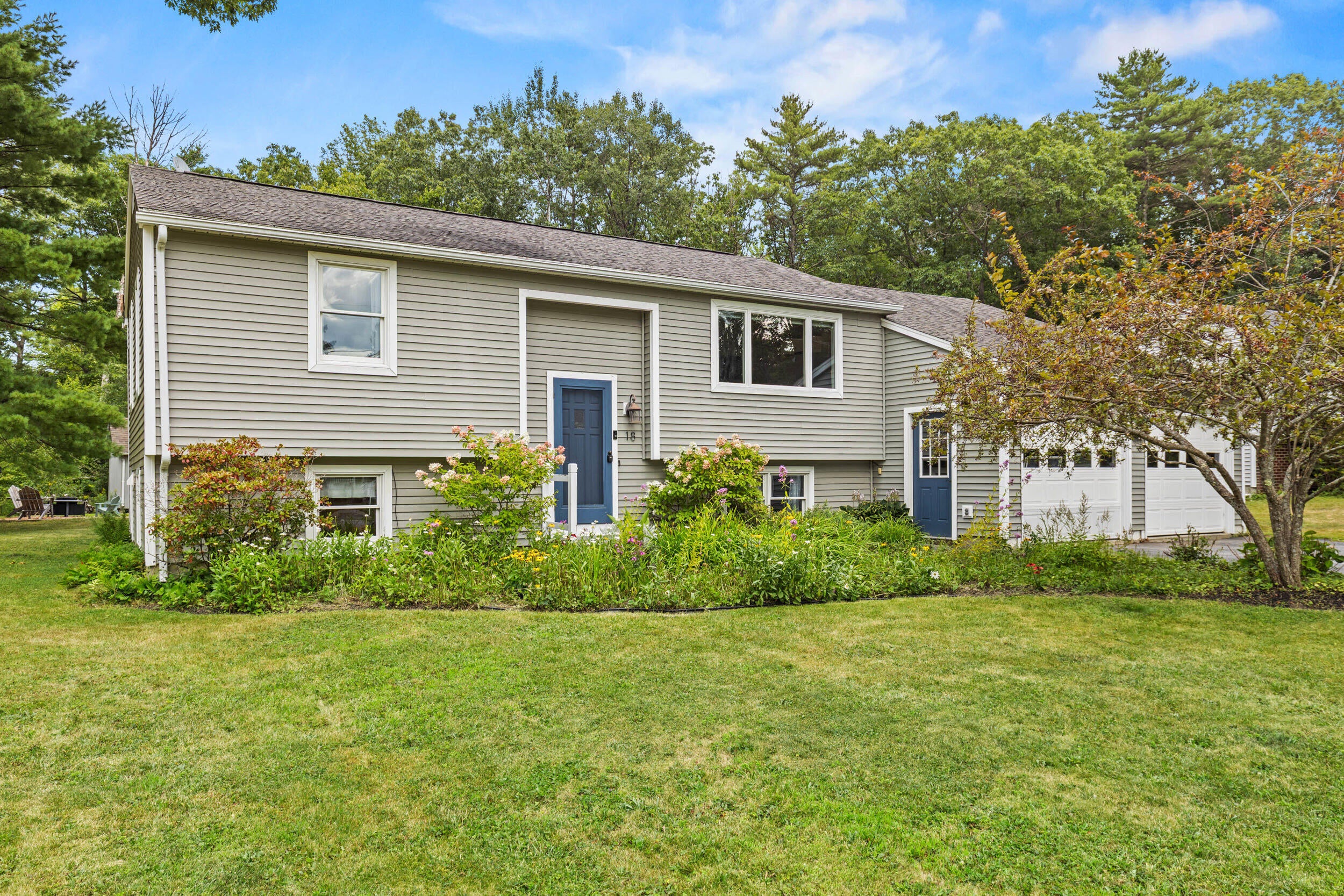 18 Ellen Circle — photo