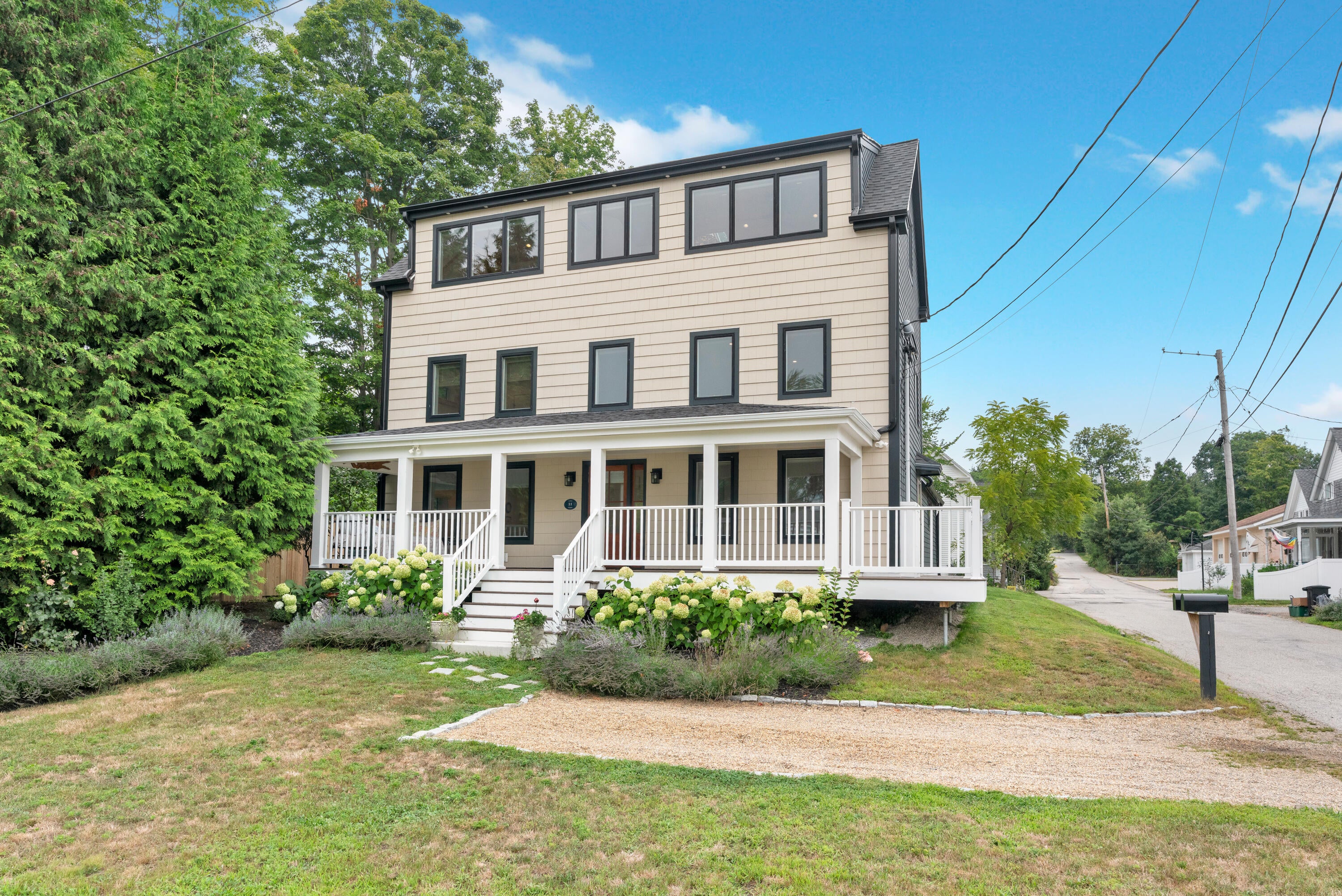 11 Jones Avenue 11 — photo