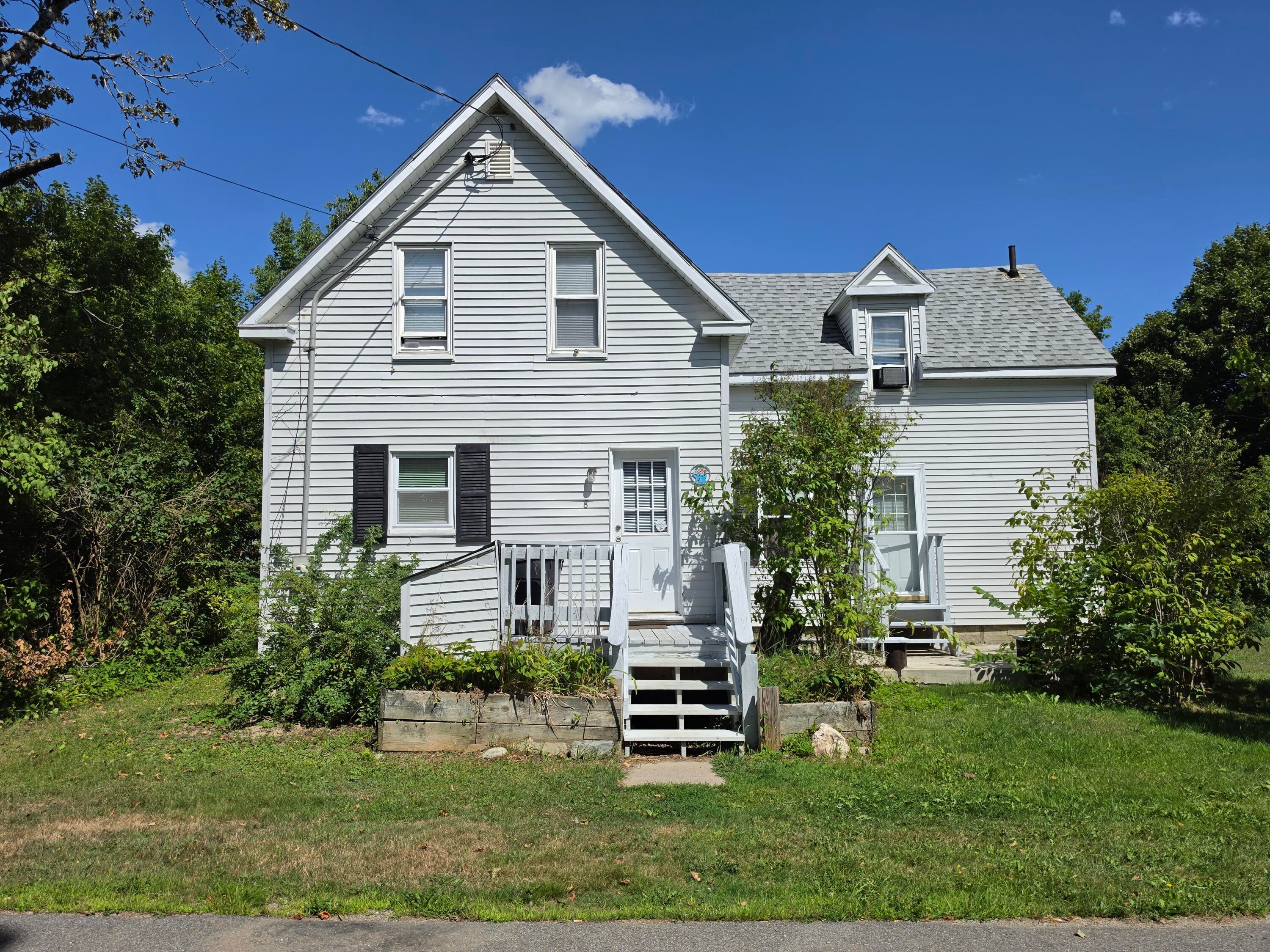 8 Hillside Street — photo