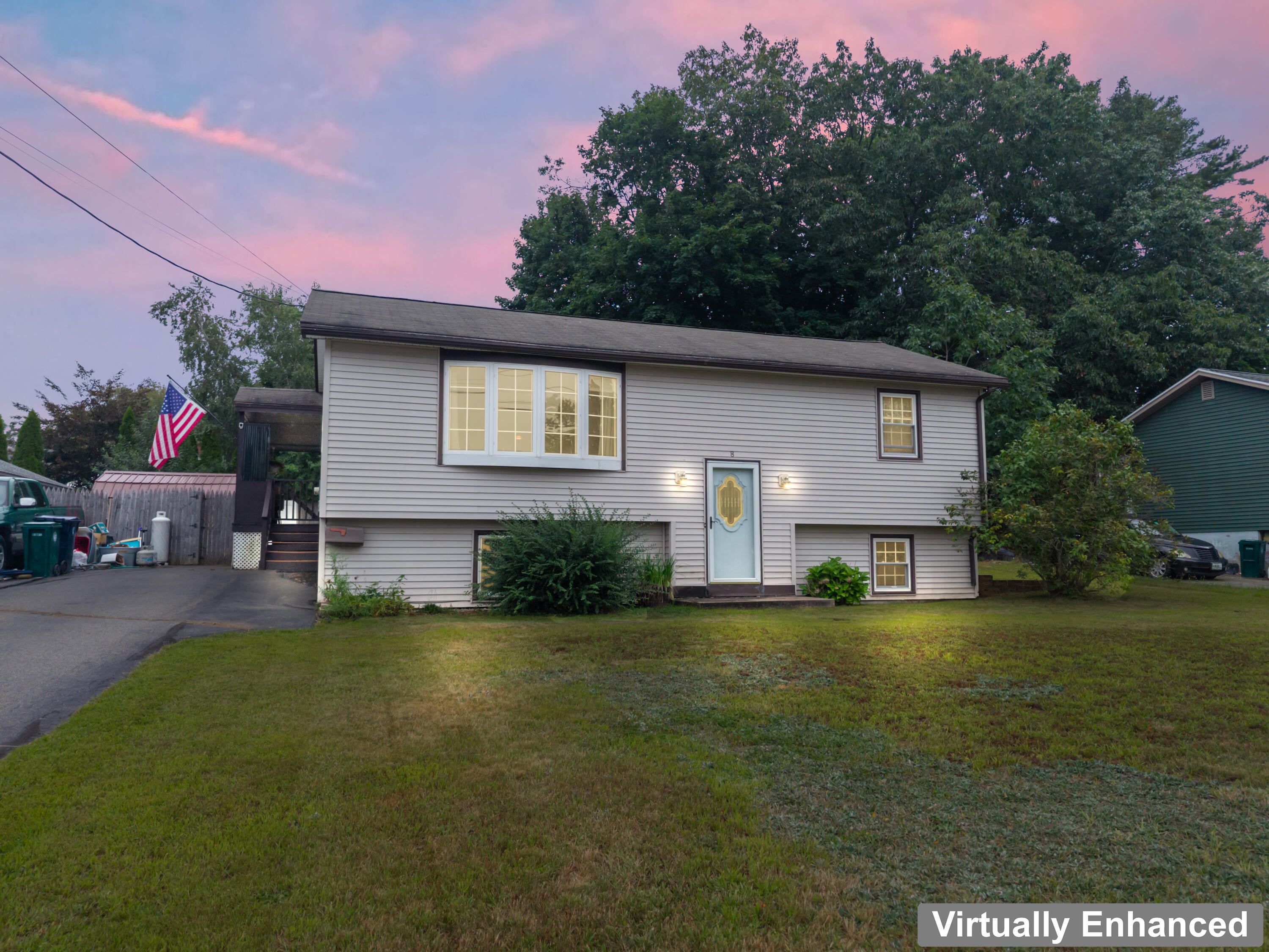 8 Debbie Avenue — photo