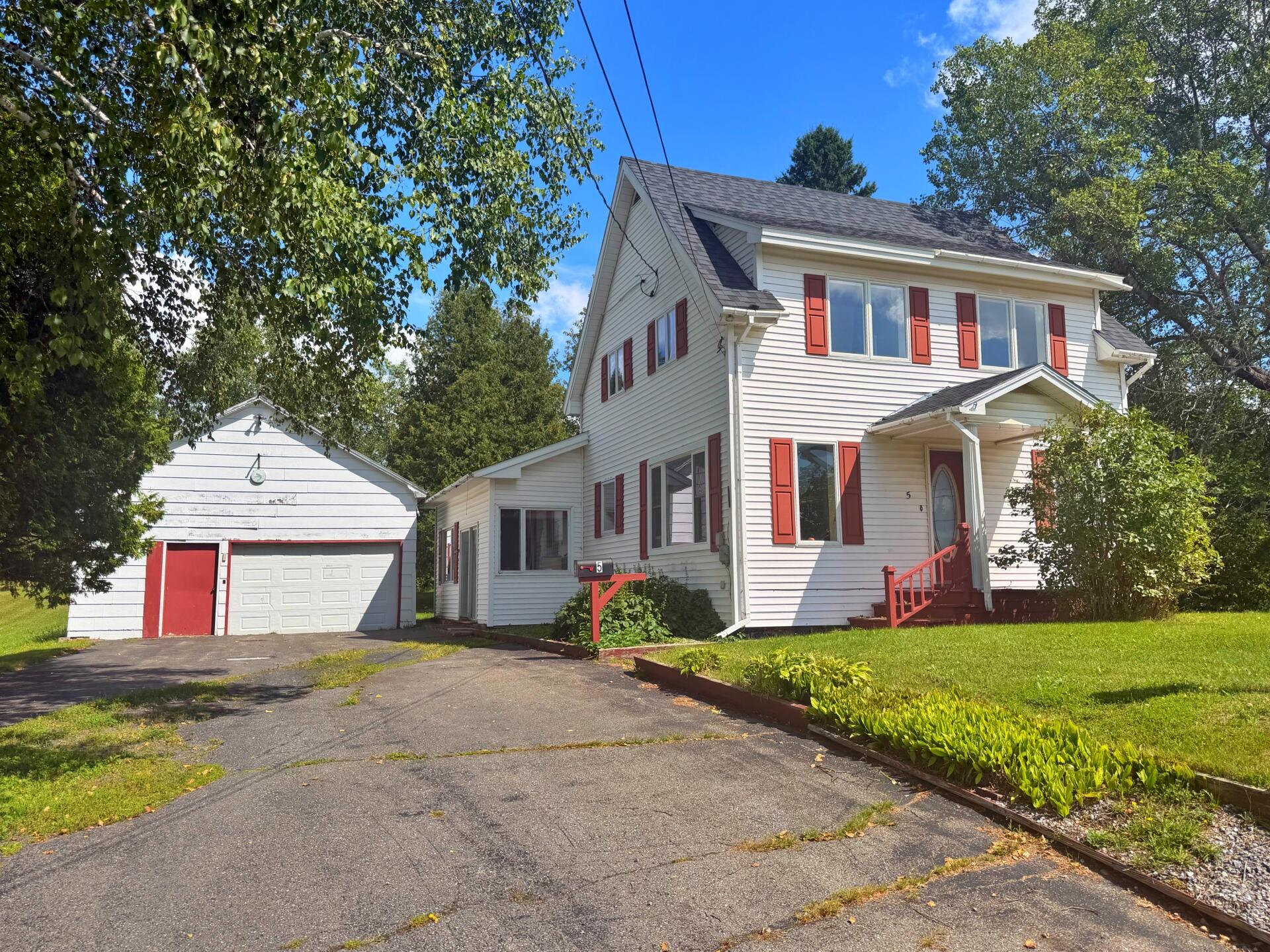 5 Maple Street — photo