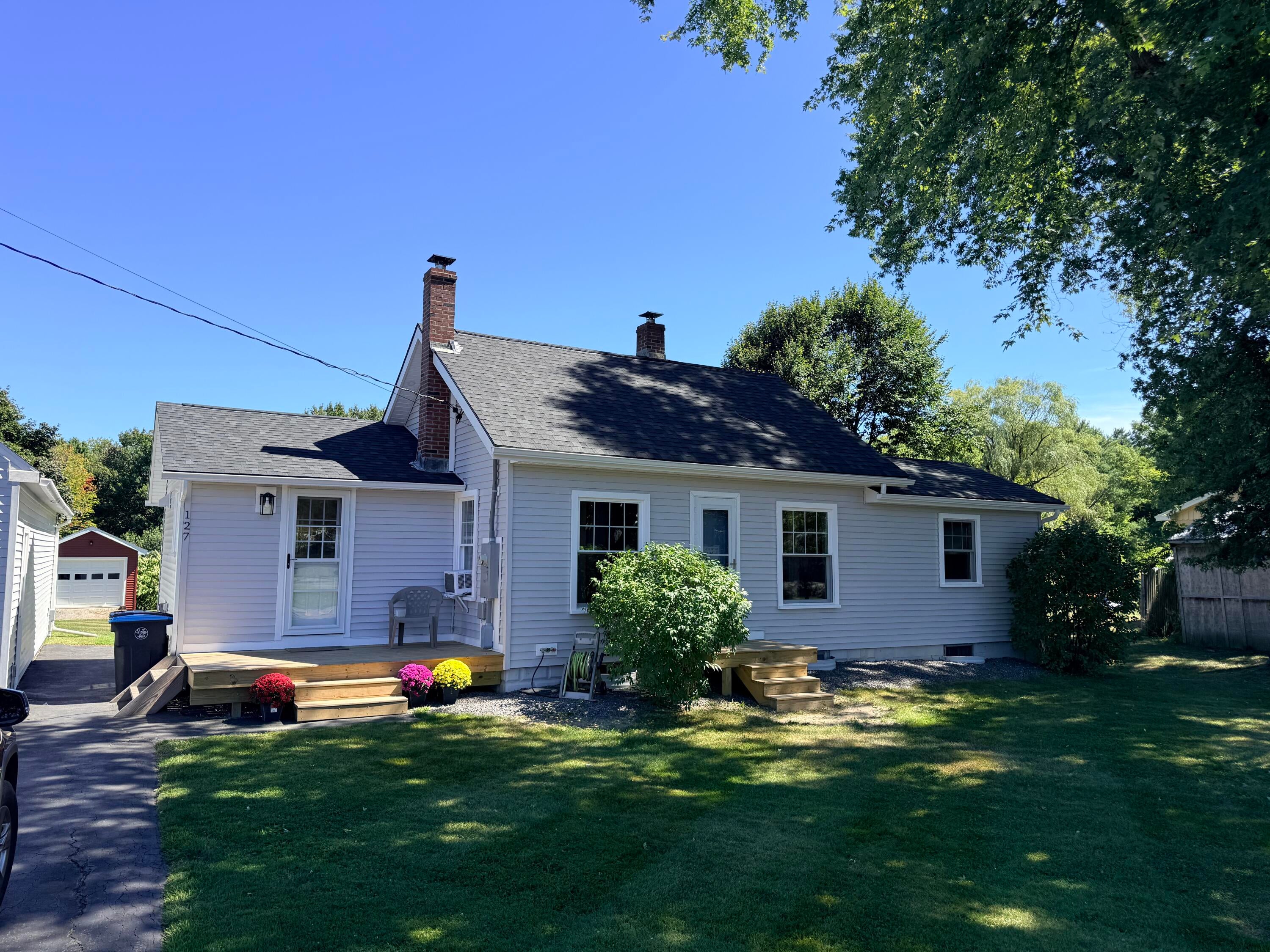 127 Main Street — photo