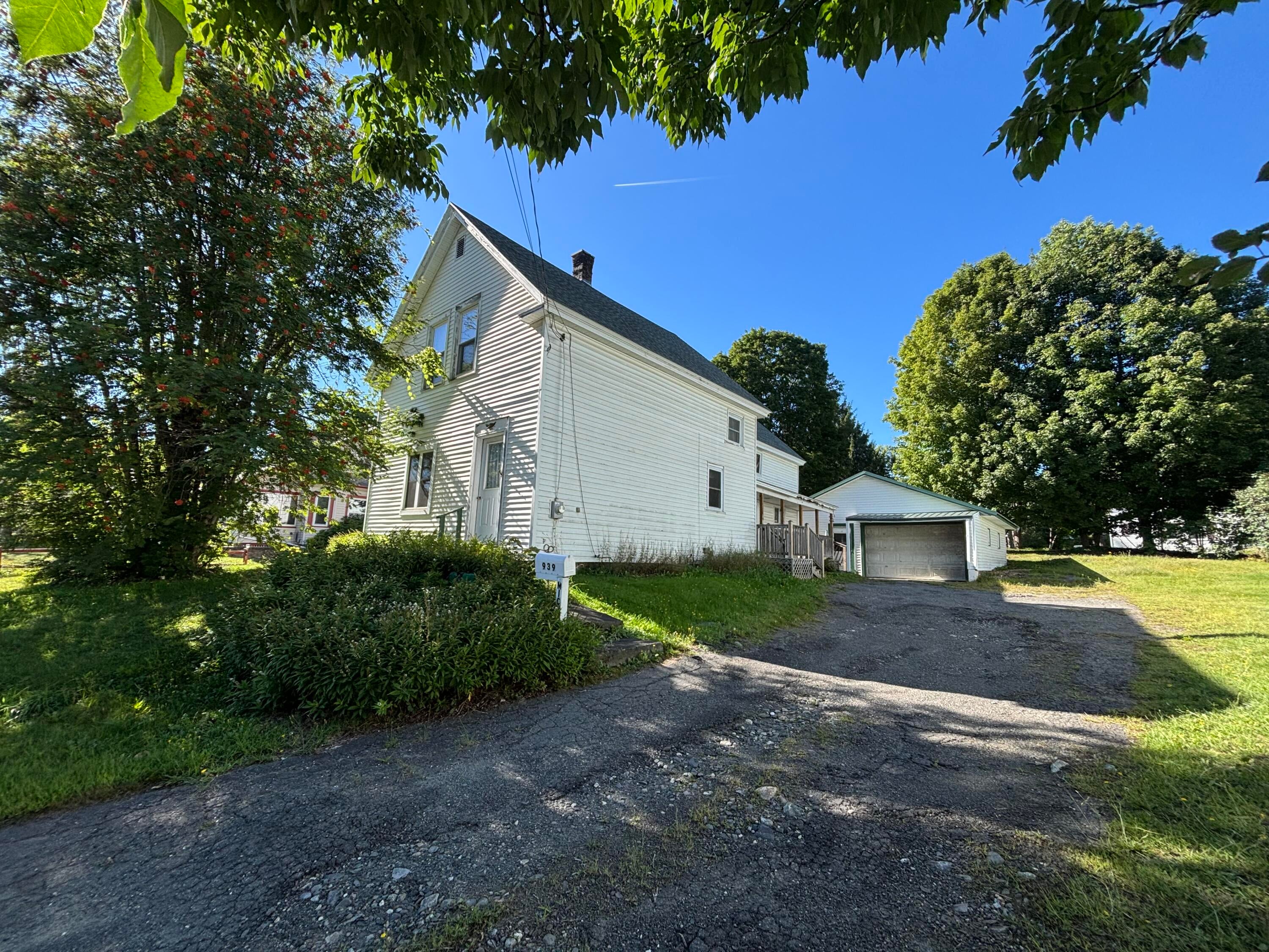 939 West Main Street — photo