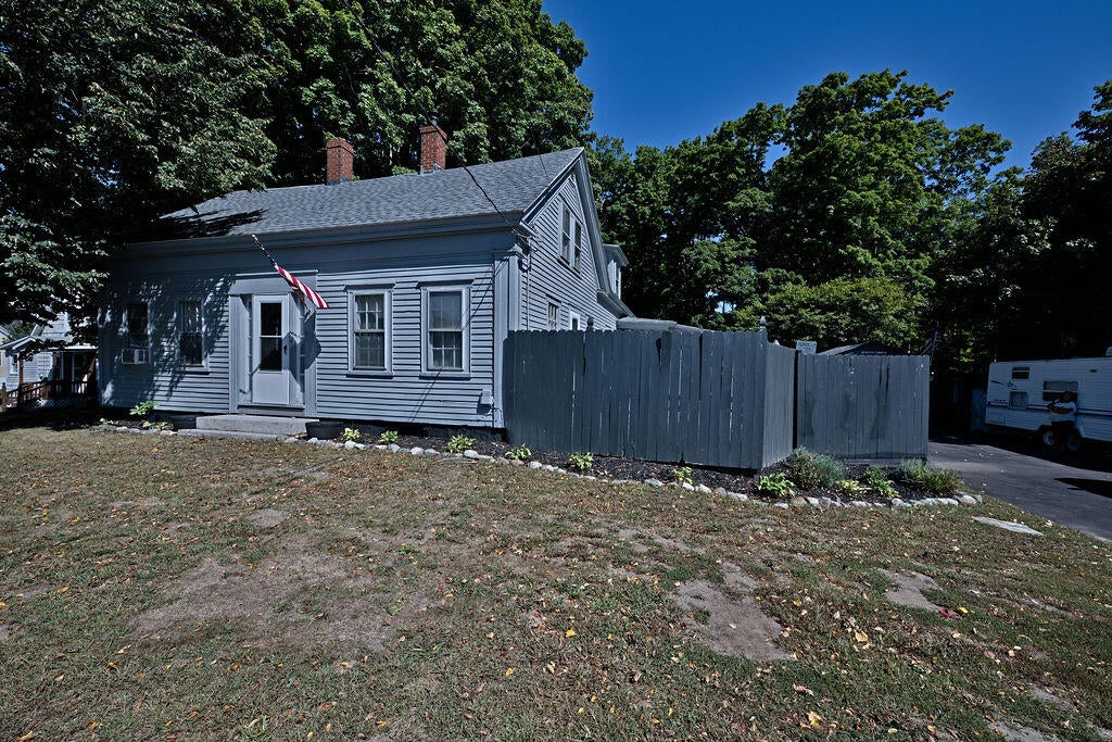 1580 Main Street — photo