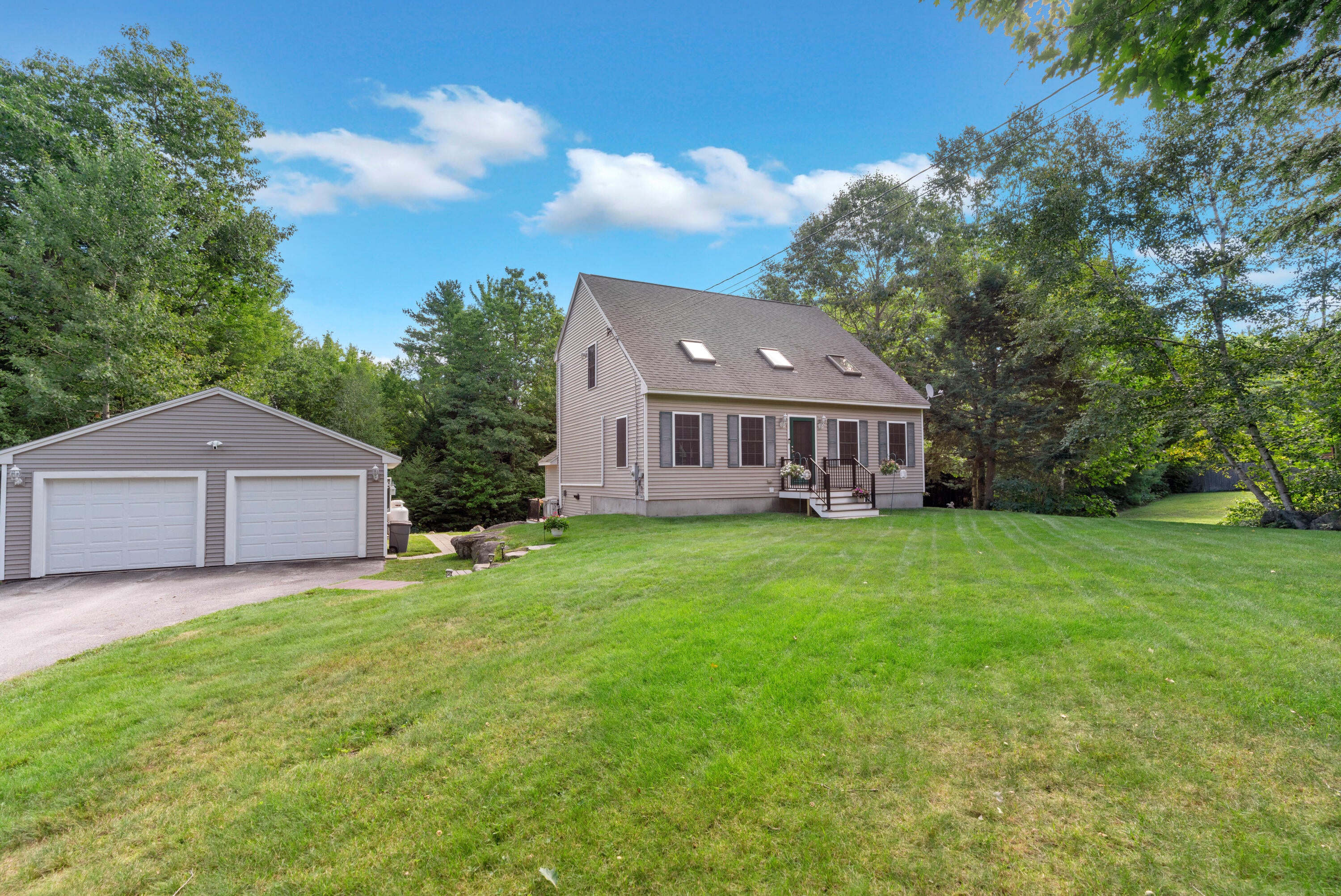 49 Holden Hills — photo