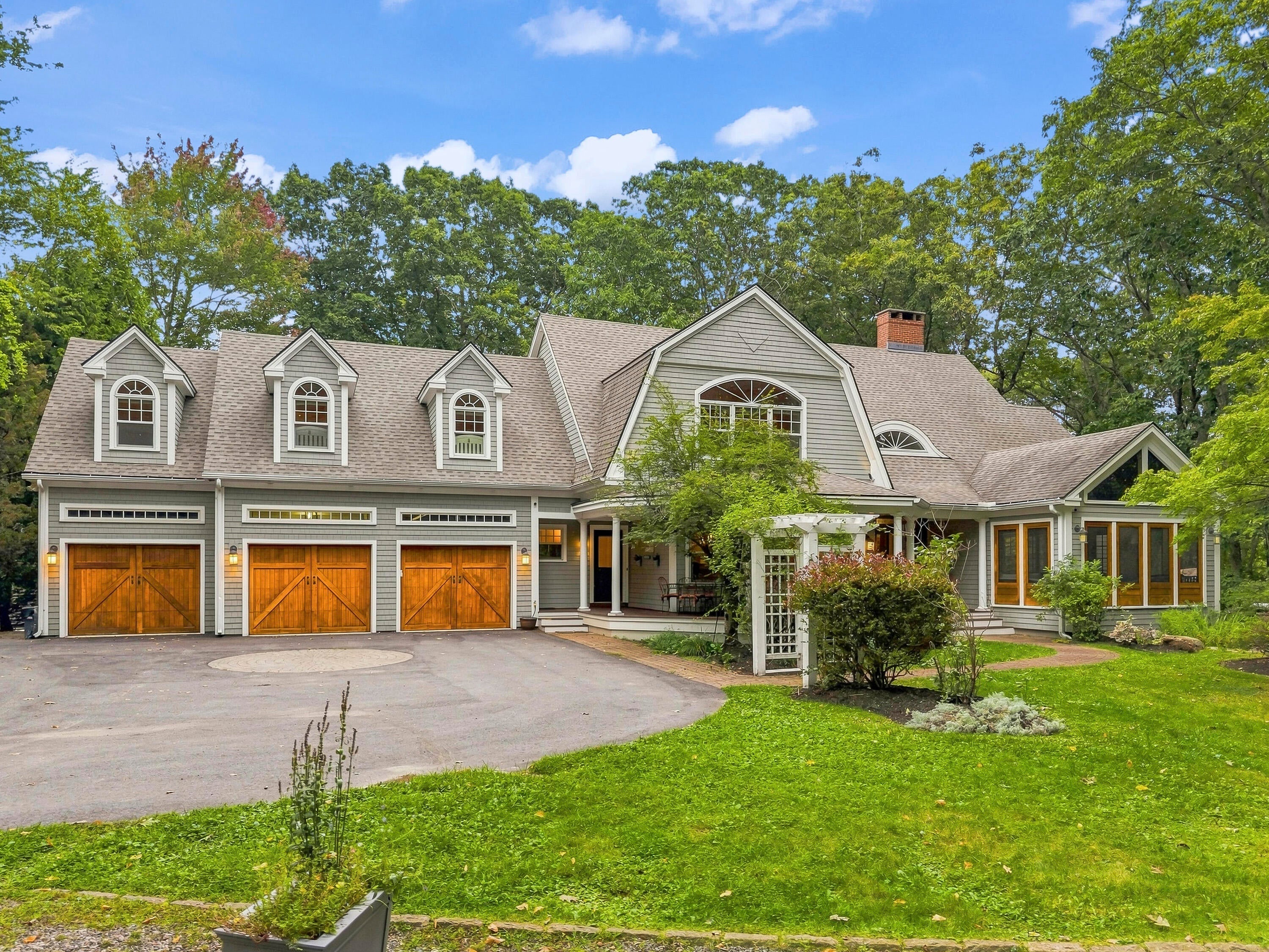 33 Stoneybrook Drive — photo