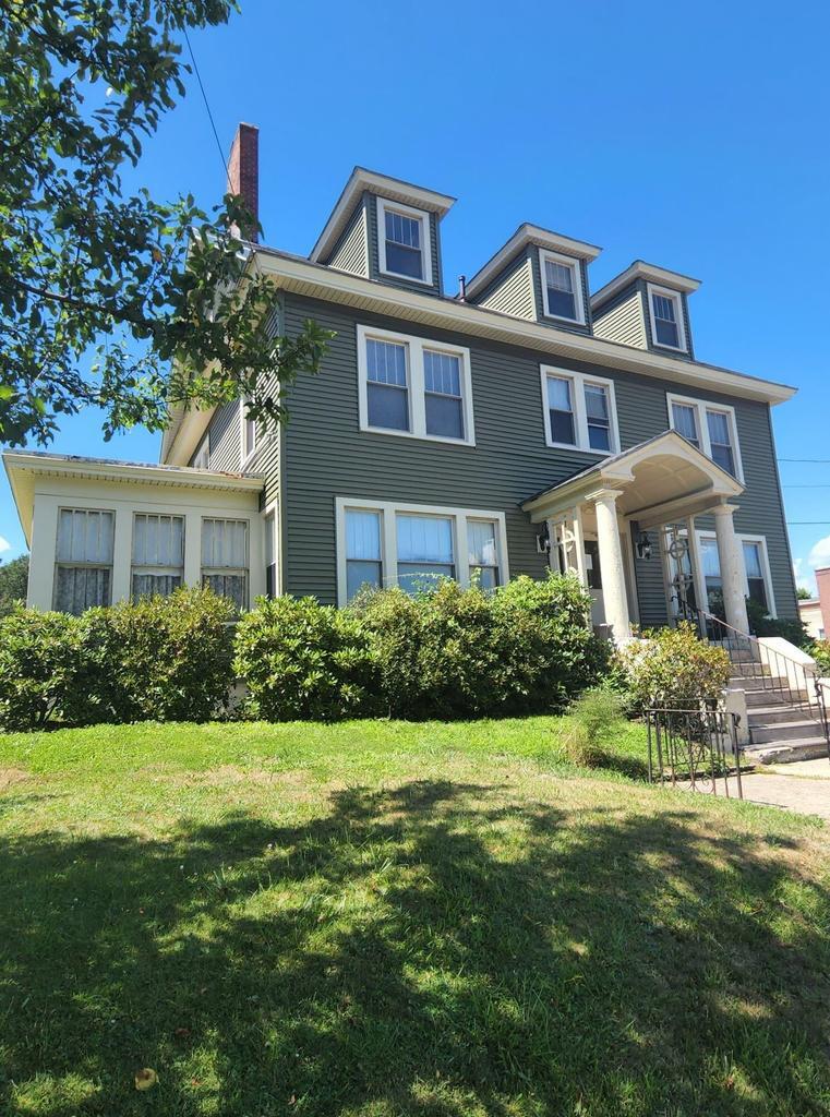 520 Main Street — photo