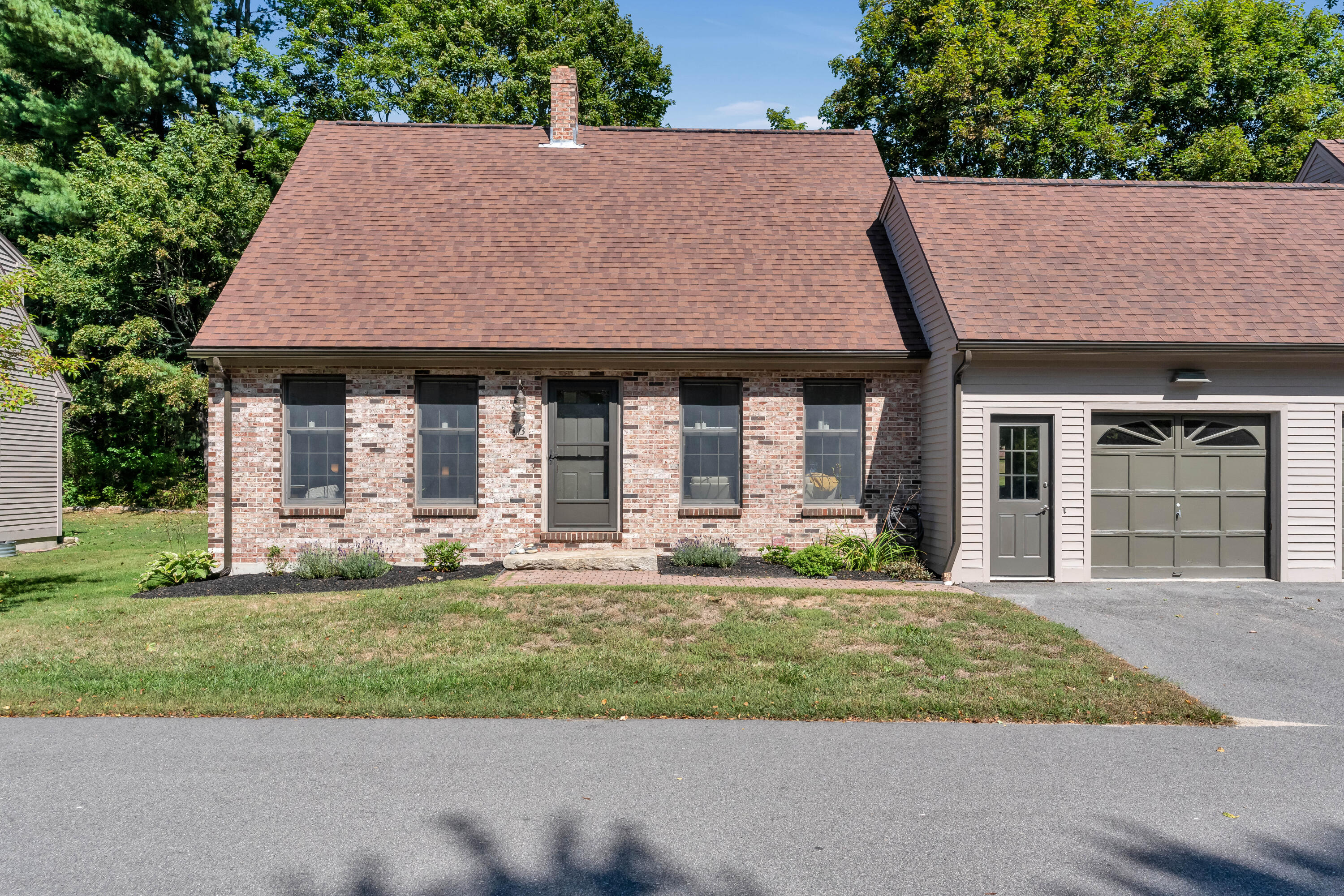 13 Coachlight Lane 13 — photo