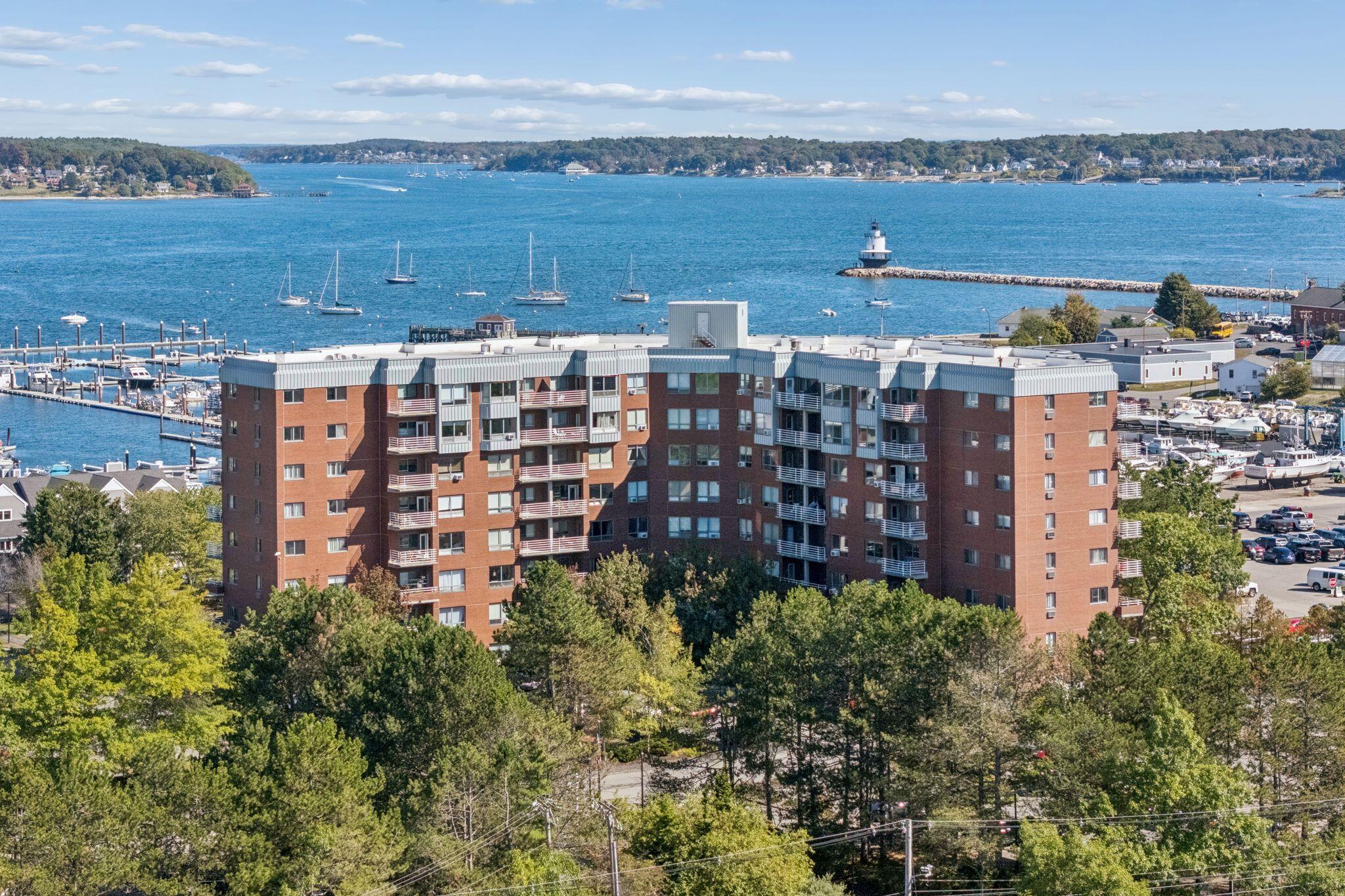 148 Breakwater Drive 811 — photo