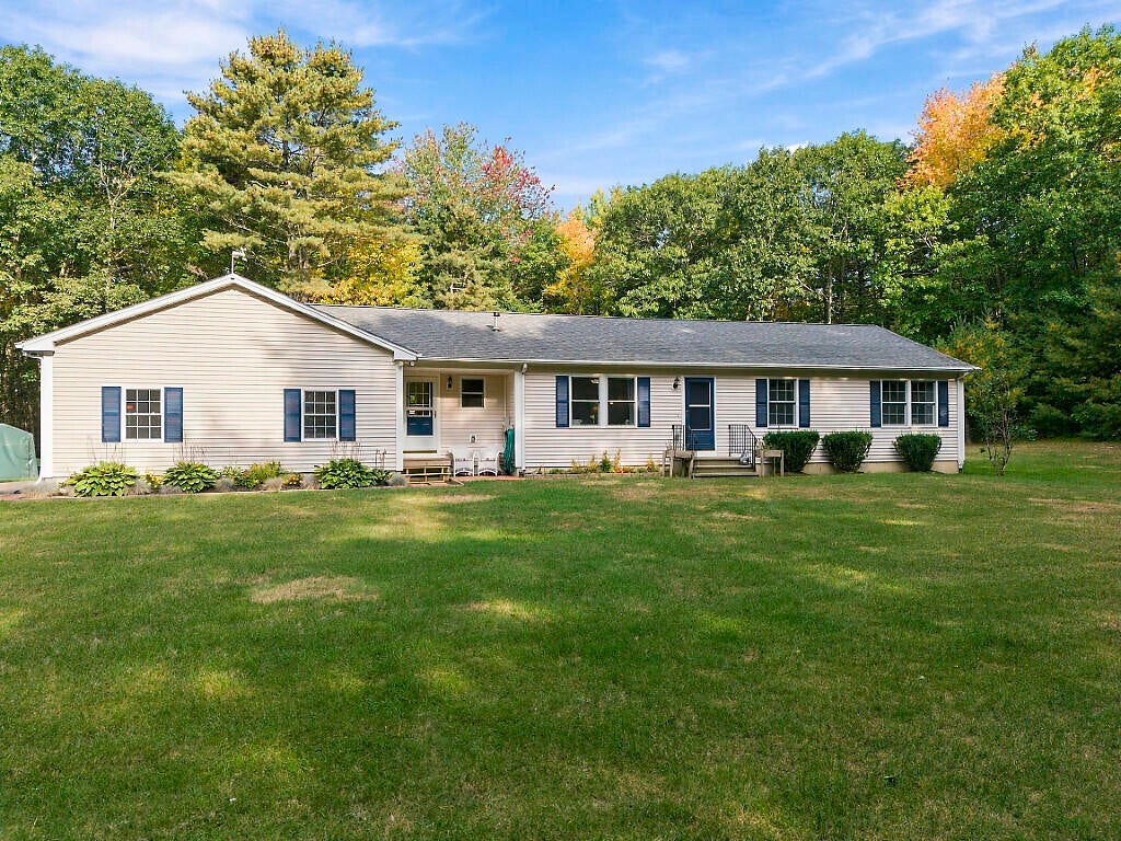 40 Alphonse Drive — photo