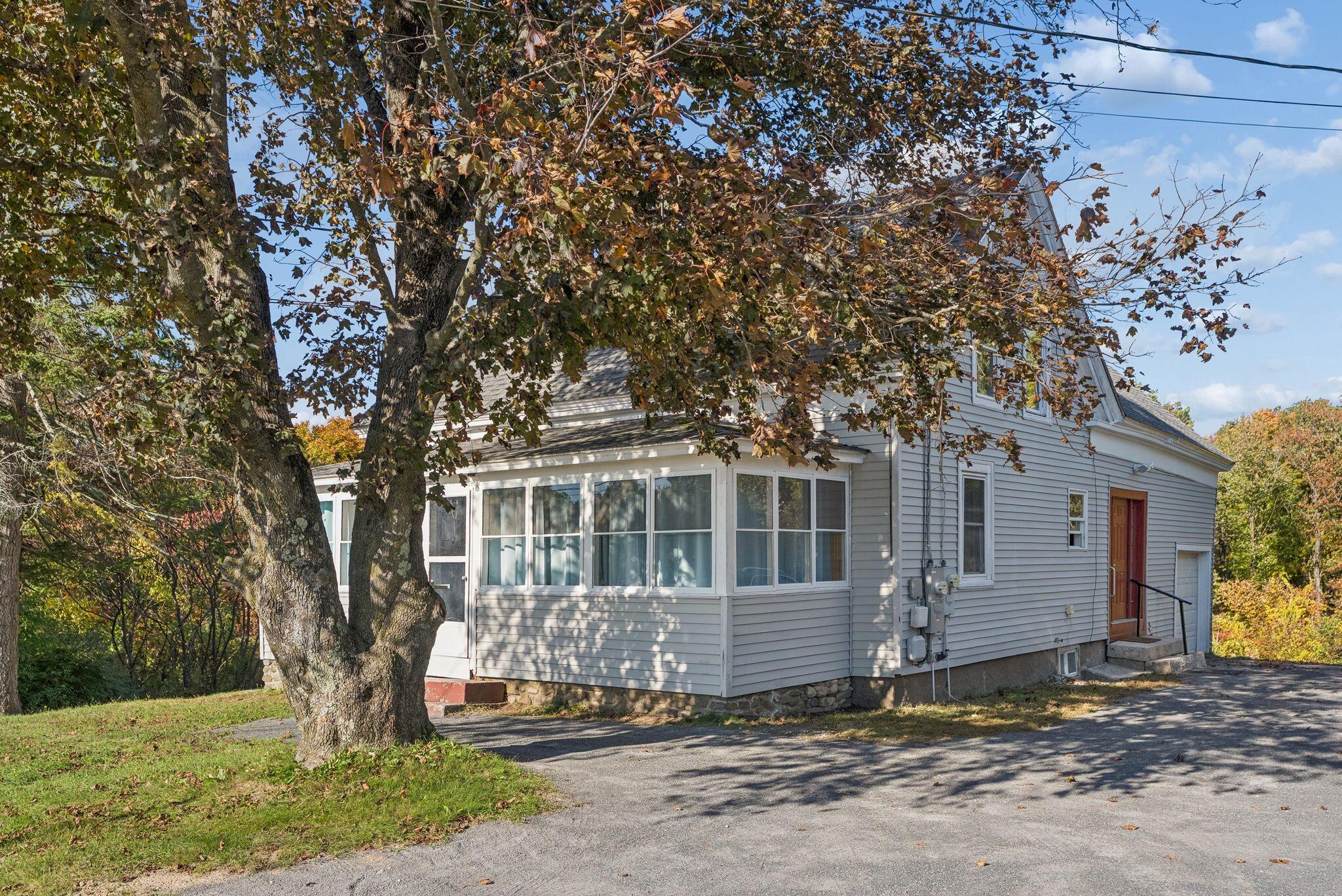 1572 Main Street — photo
