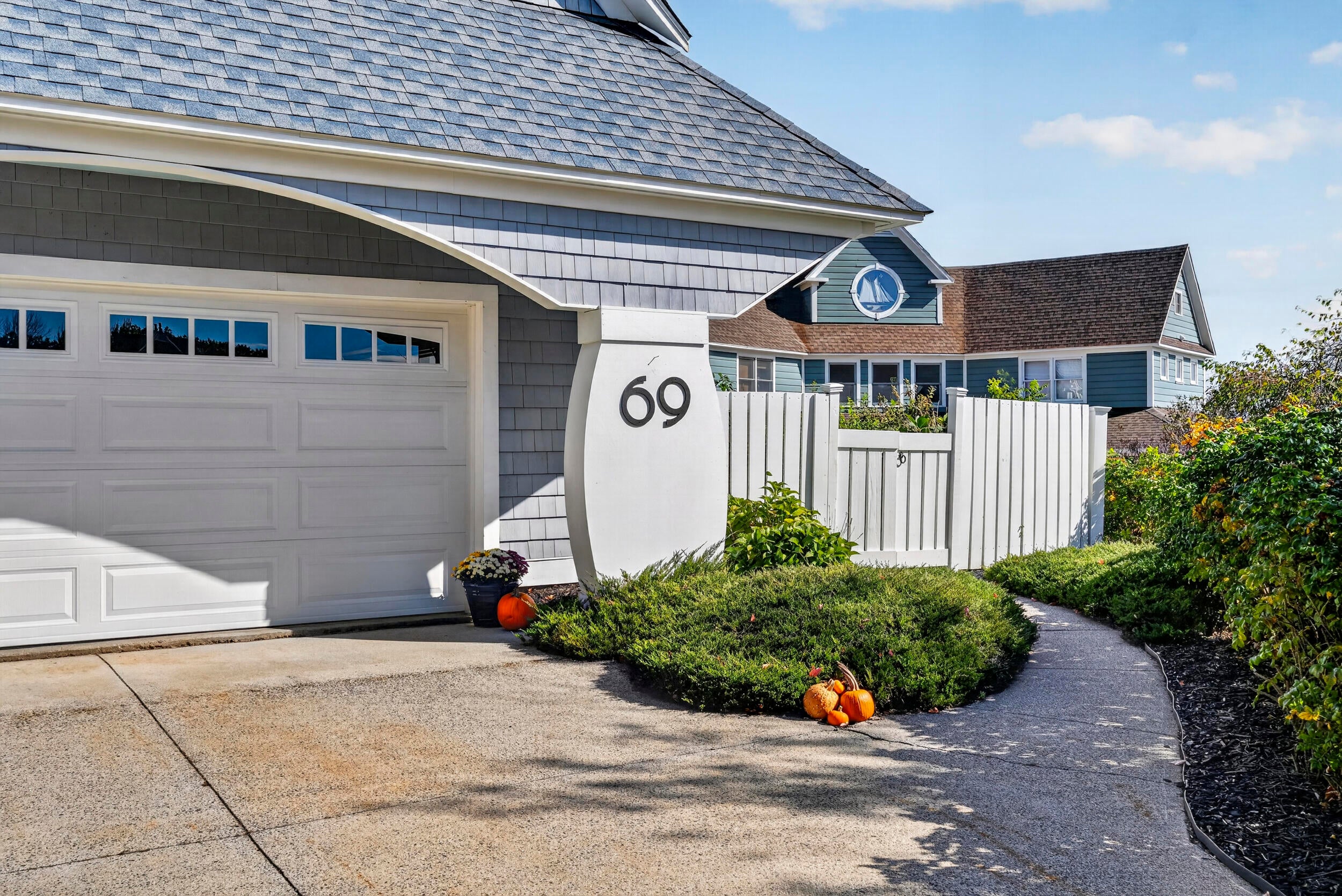 69 Summer Place — photo