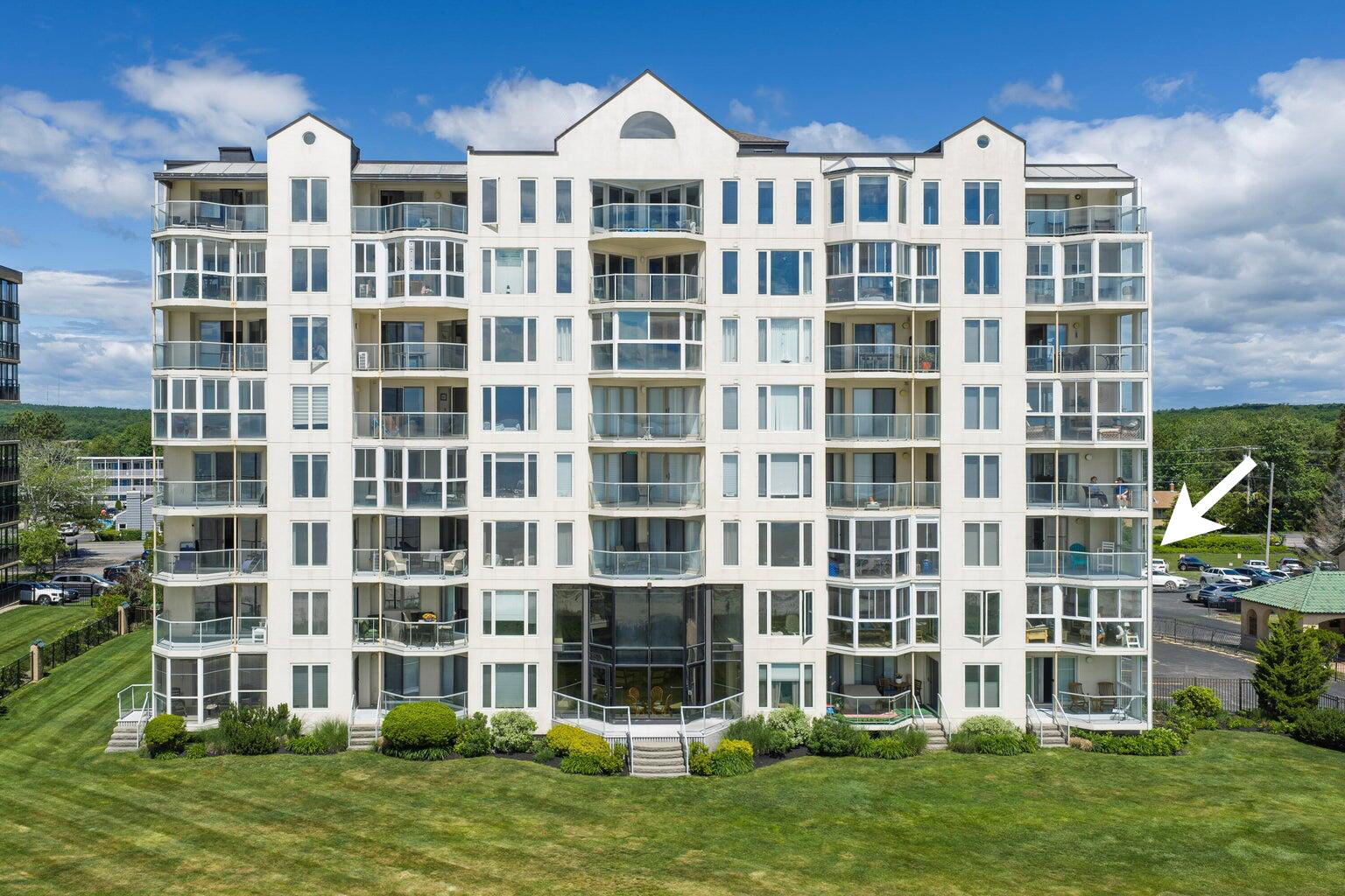 207 E Grand Avenue Unit F3 — photo