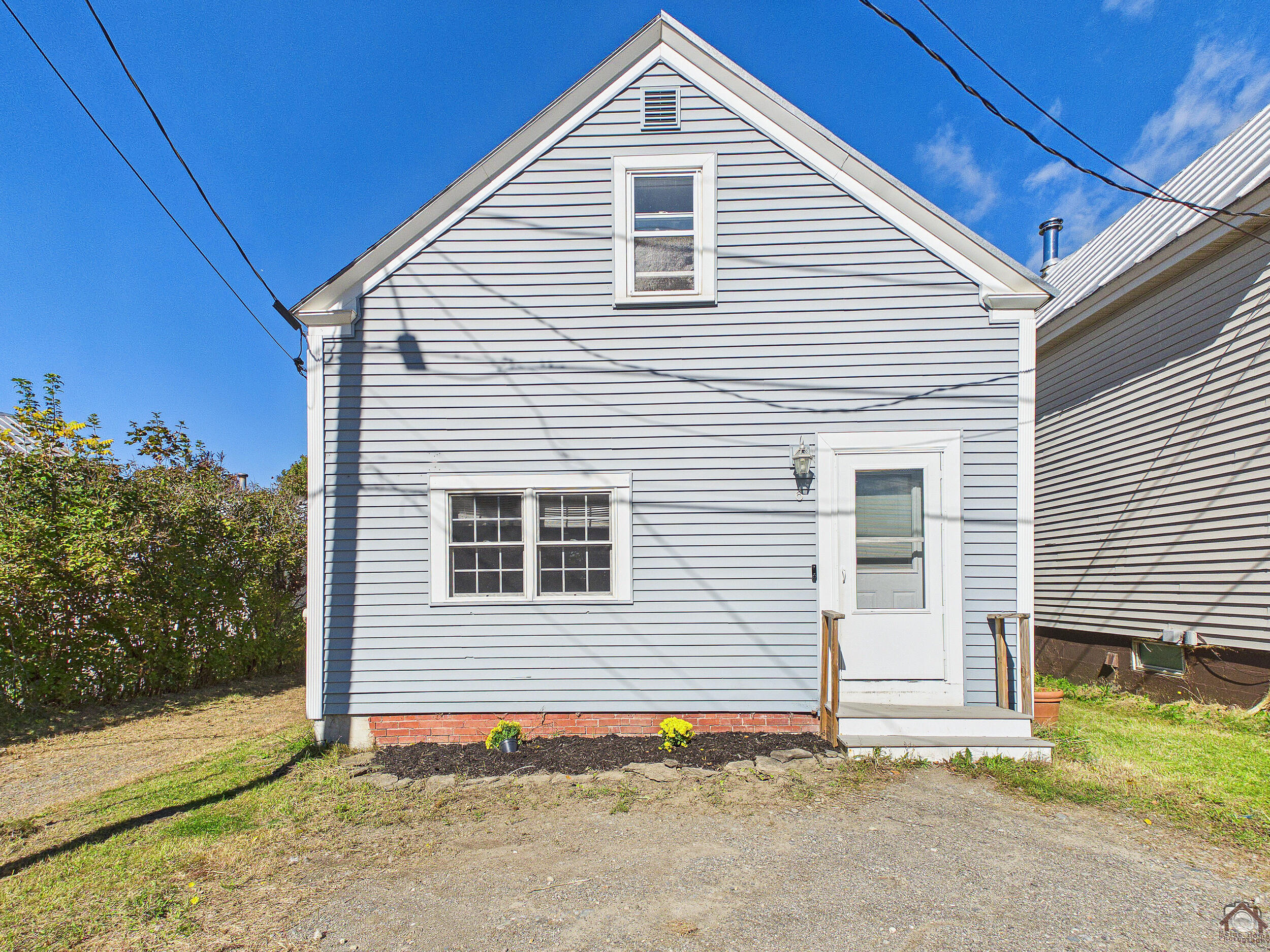 6 Maple Street — photo