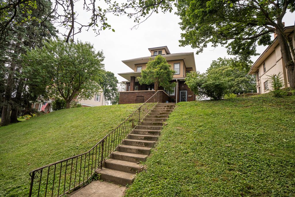 389 W Third St — photo