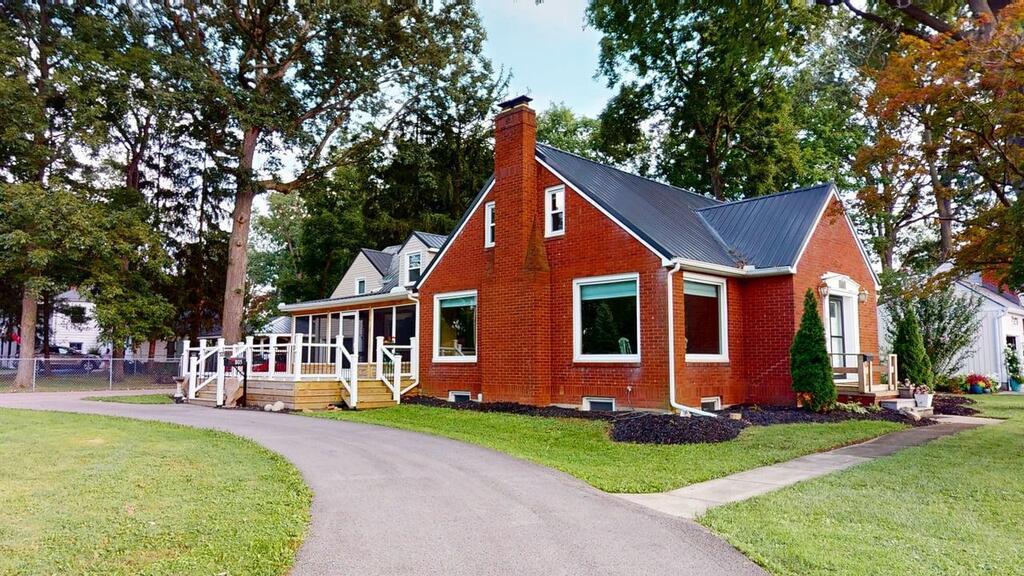 805 Maplewood — photo