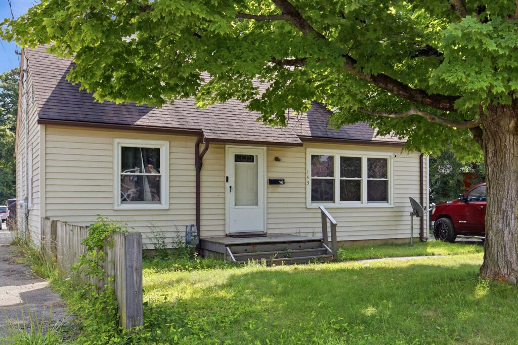 143 Fairlawn — photo