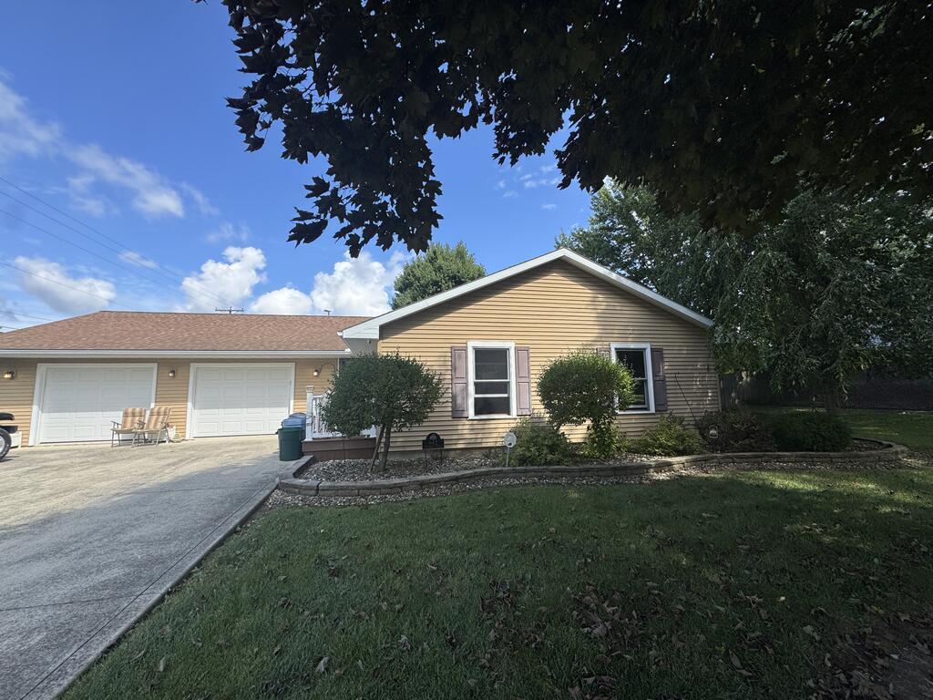 942 Victoria Drive — photo
