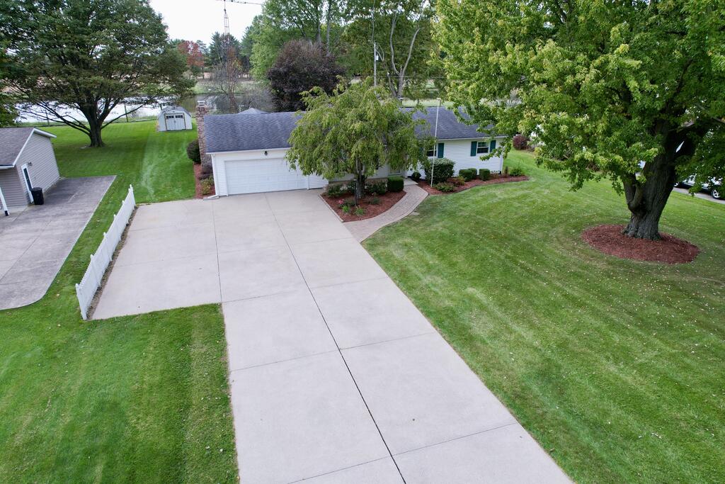 3076 Oak Dr — photo