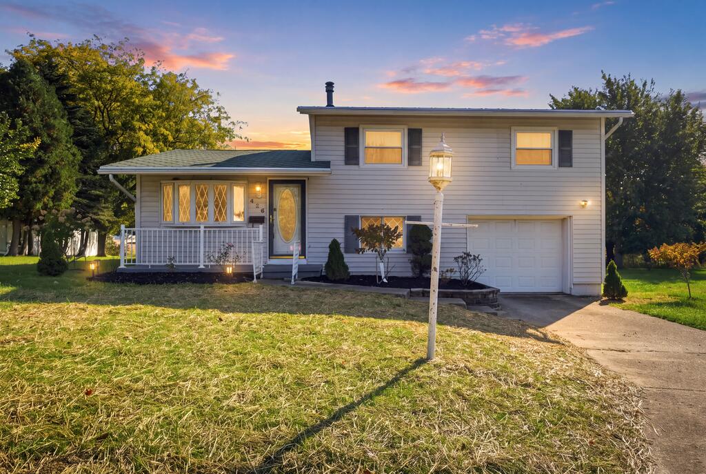426 Tanglewood Dr. — photo