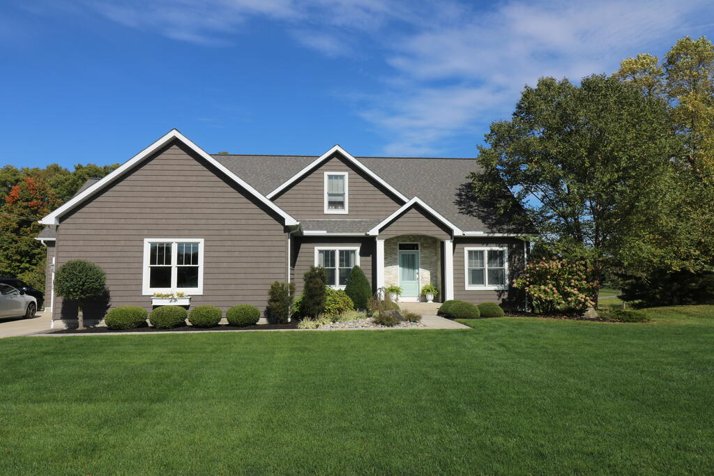 6 Lake View Court — photo