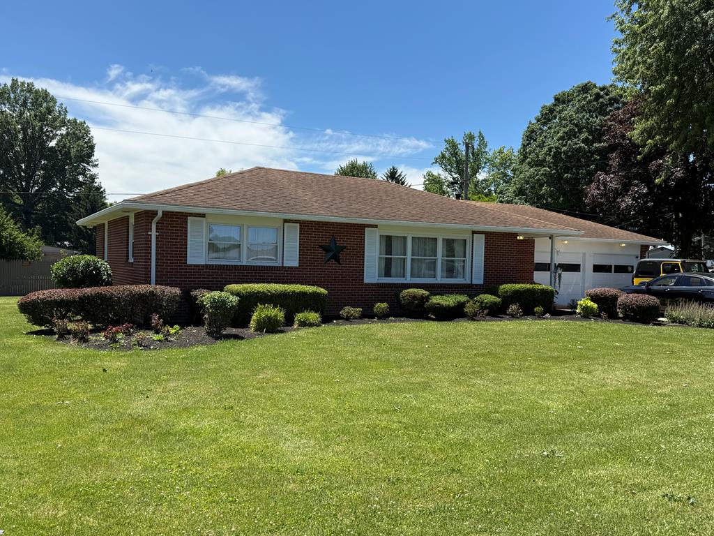 375 Arch Dr. — photo